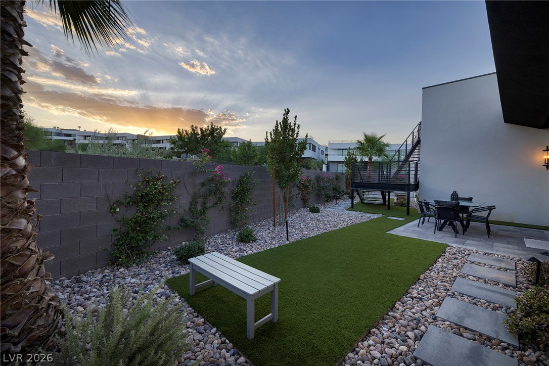13 Rainbow Point Place