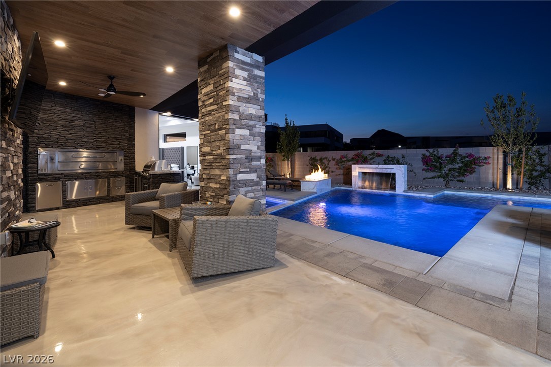 13 Rainbow Point Place