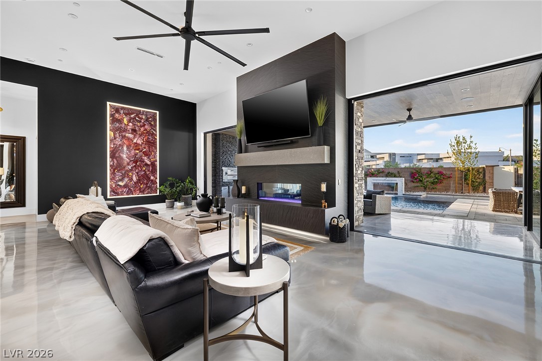 13 Rainbow Point Place