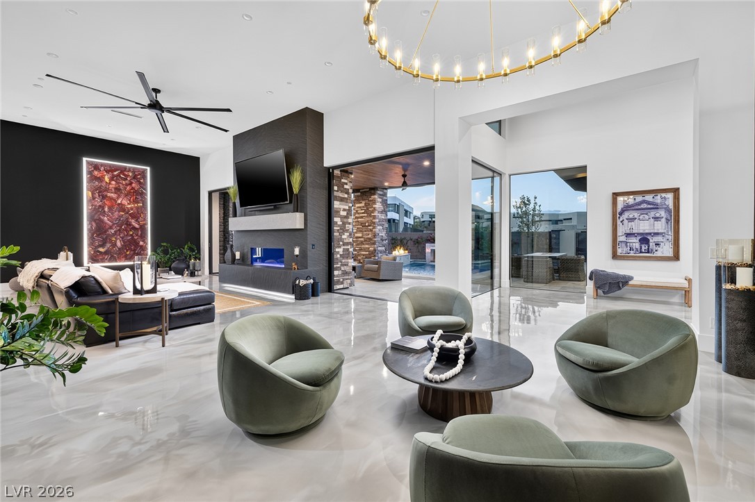 13 Rainbow Point Place