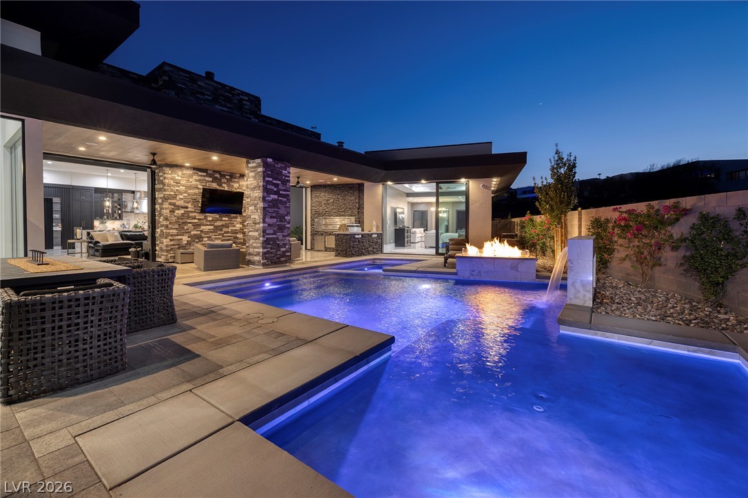 13 Rainbow Point Place