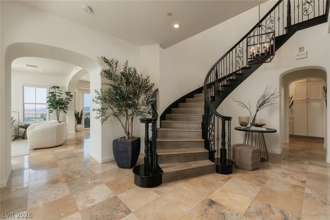 12 Menaggio Court