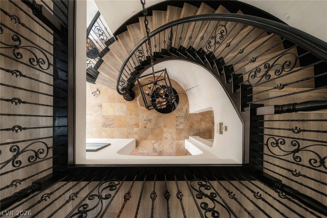 12 Menaggio Court