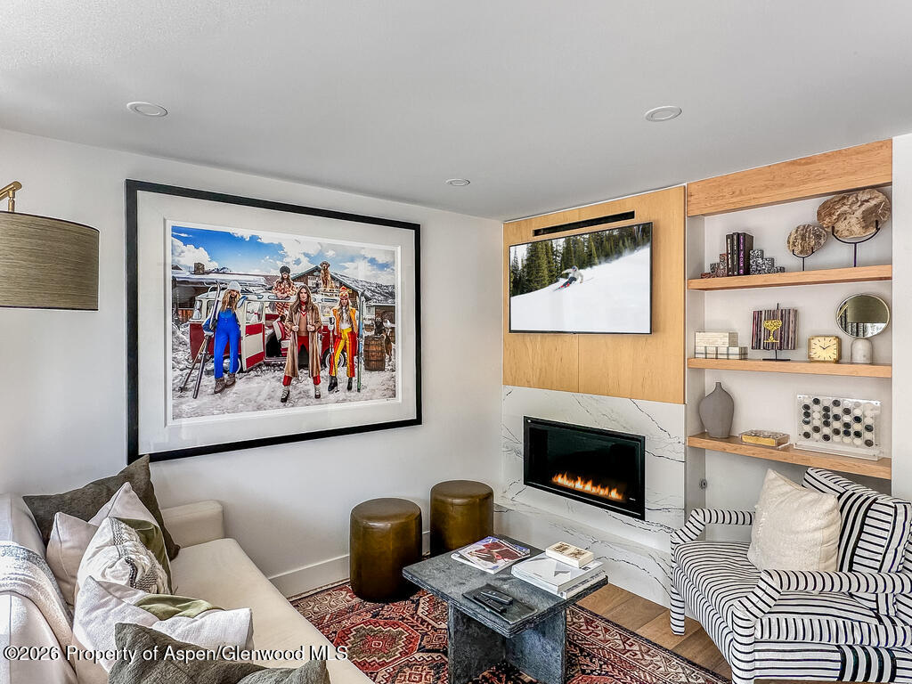 803 E Durant Avenue 8