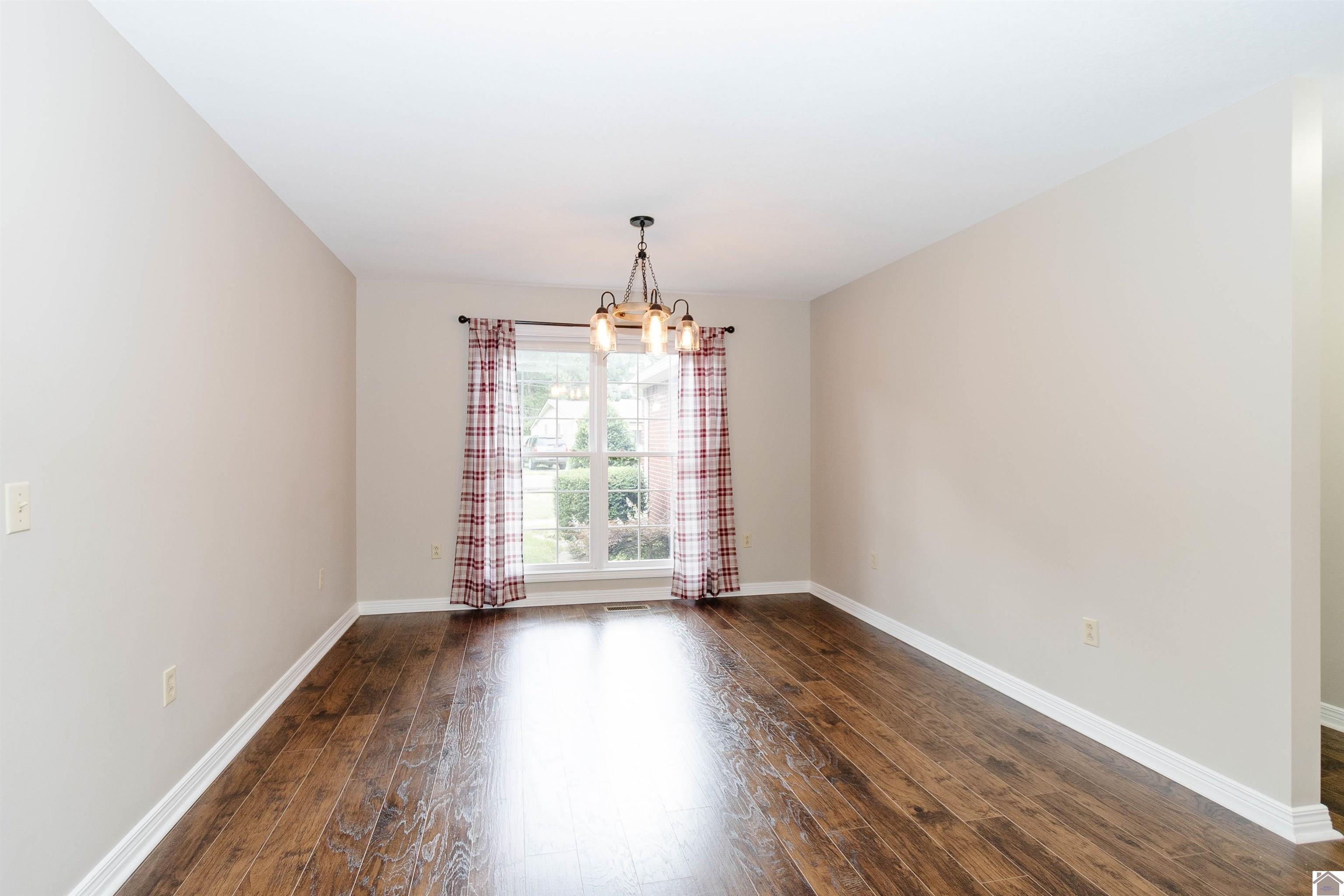103 Hickory Dr