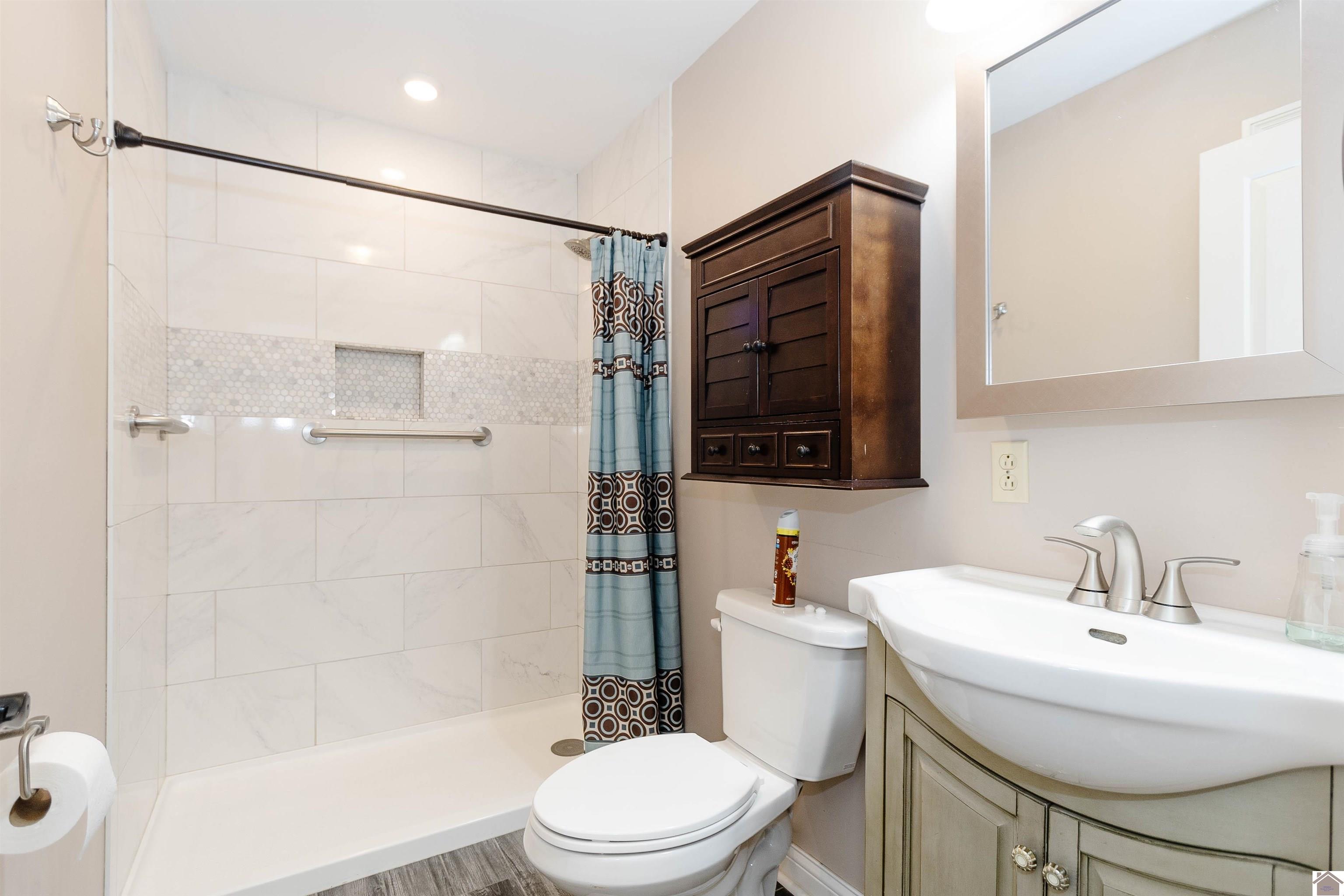 103 Hickory Dr