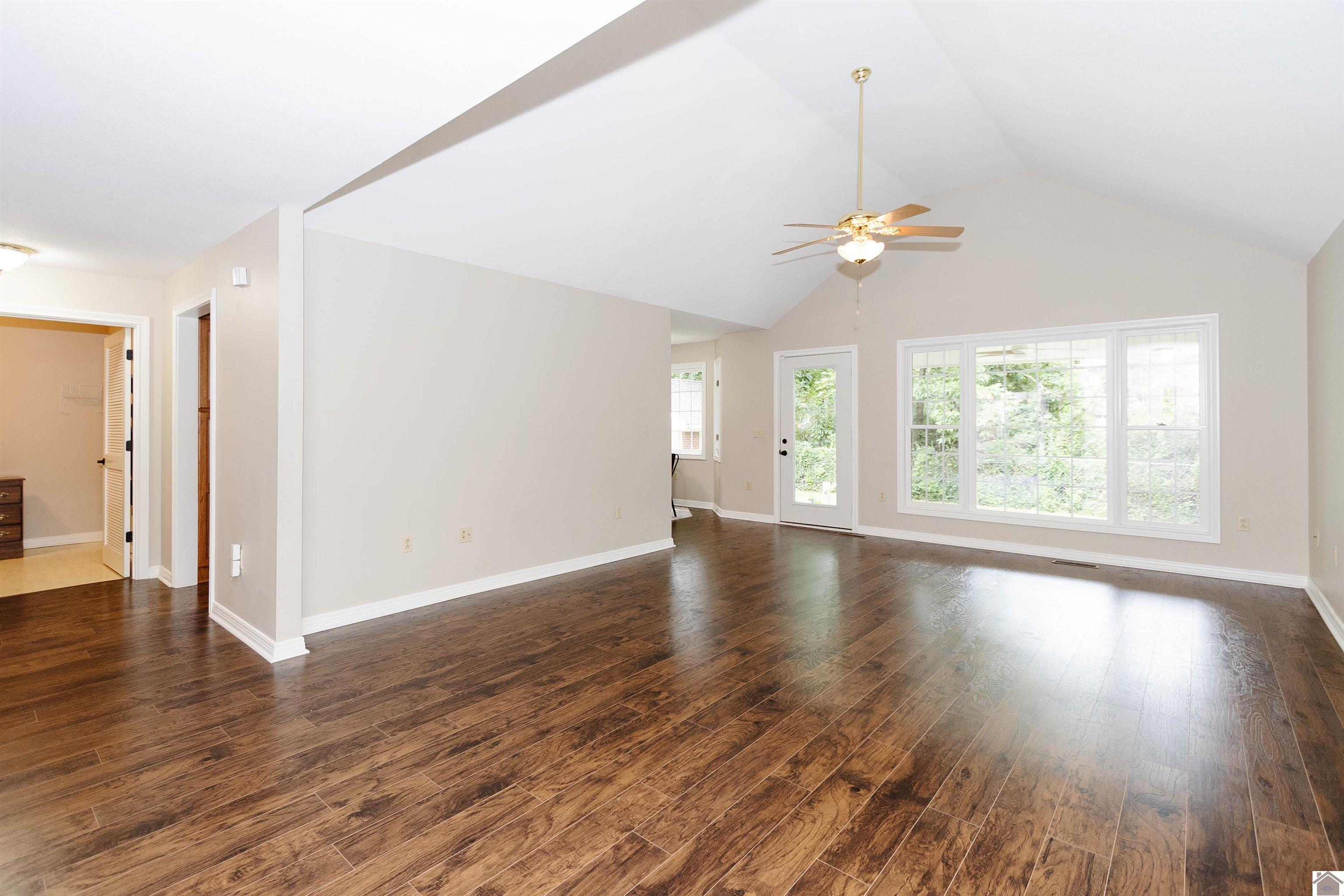 103 Hickory Dr