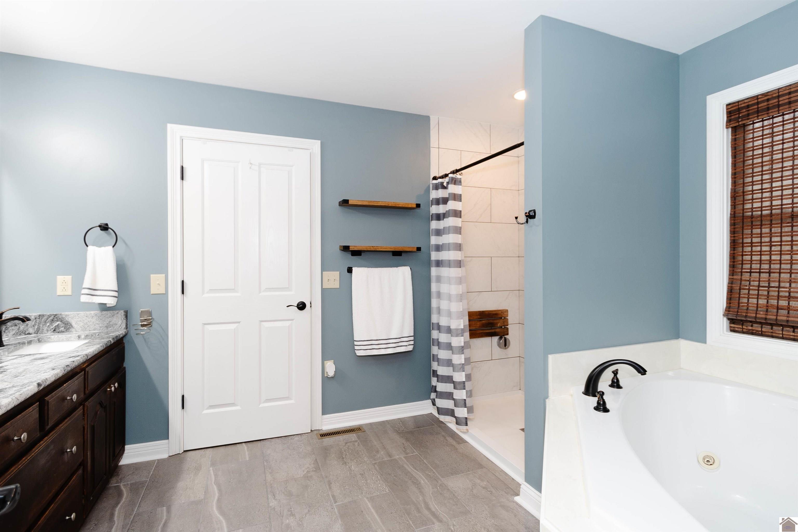 103 Hickory Dr