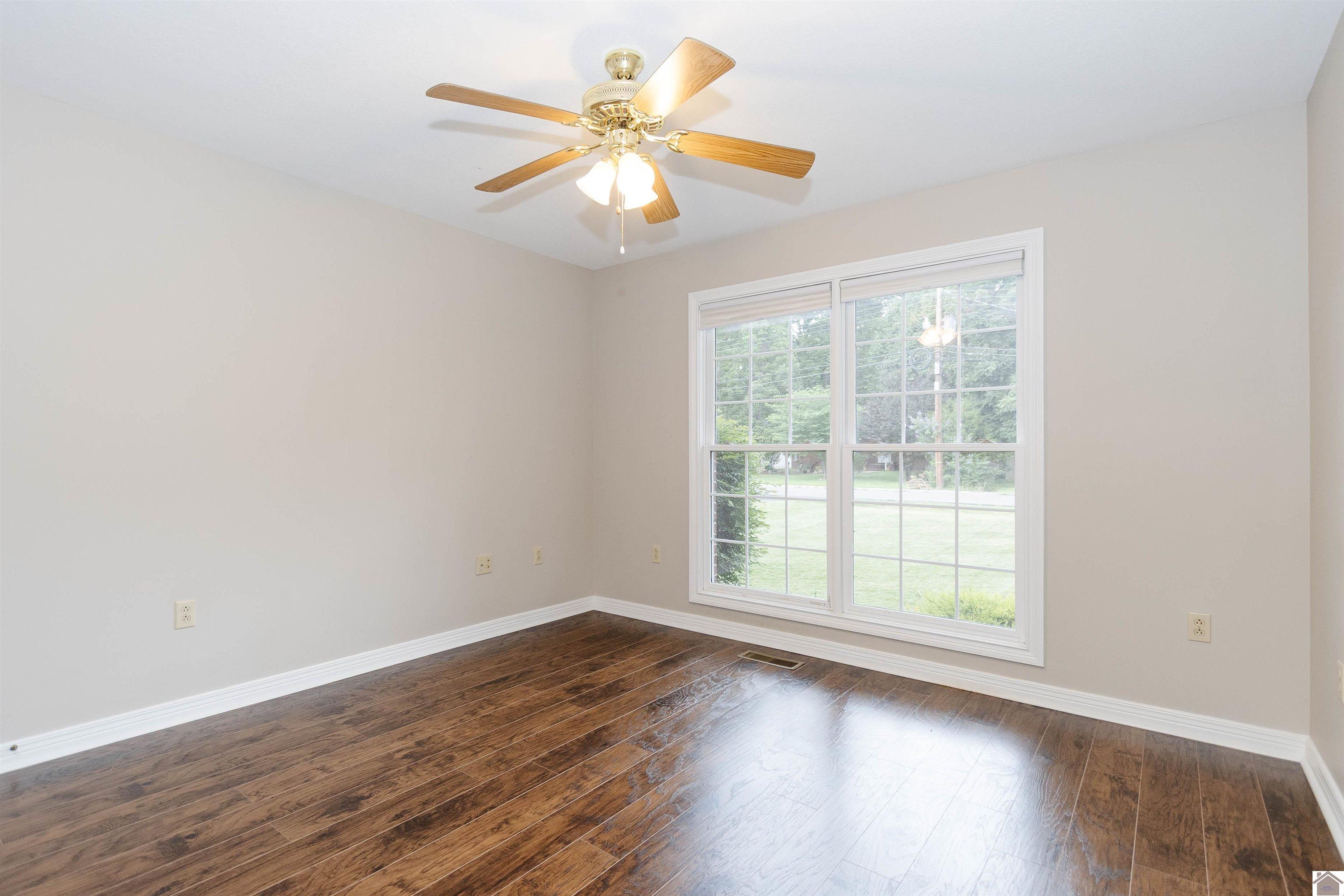 103 Hickory Dr