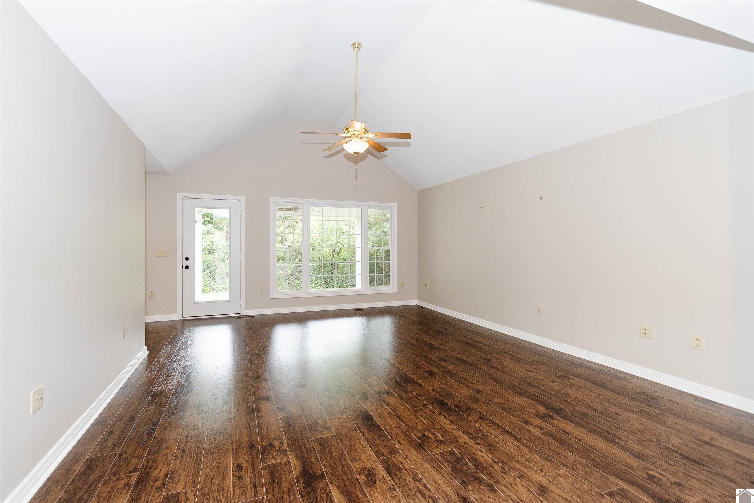 103 Hickory Dr