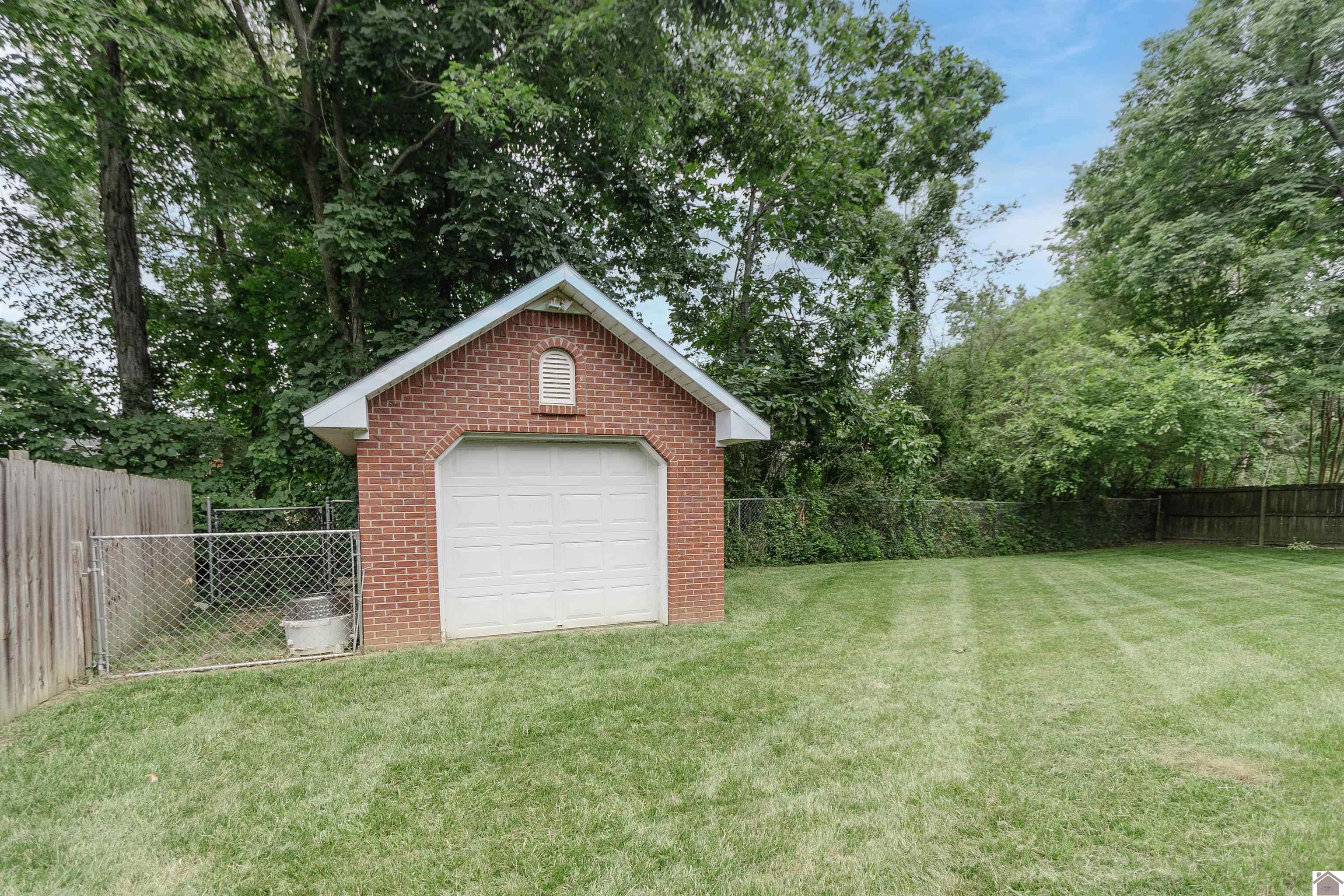 103 Hickory Dr
