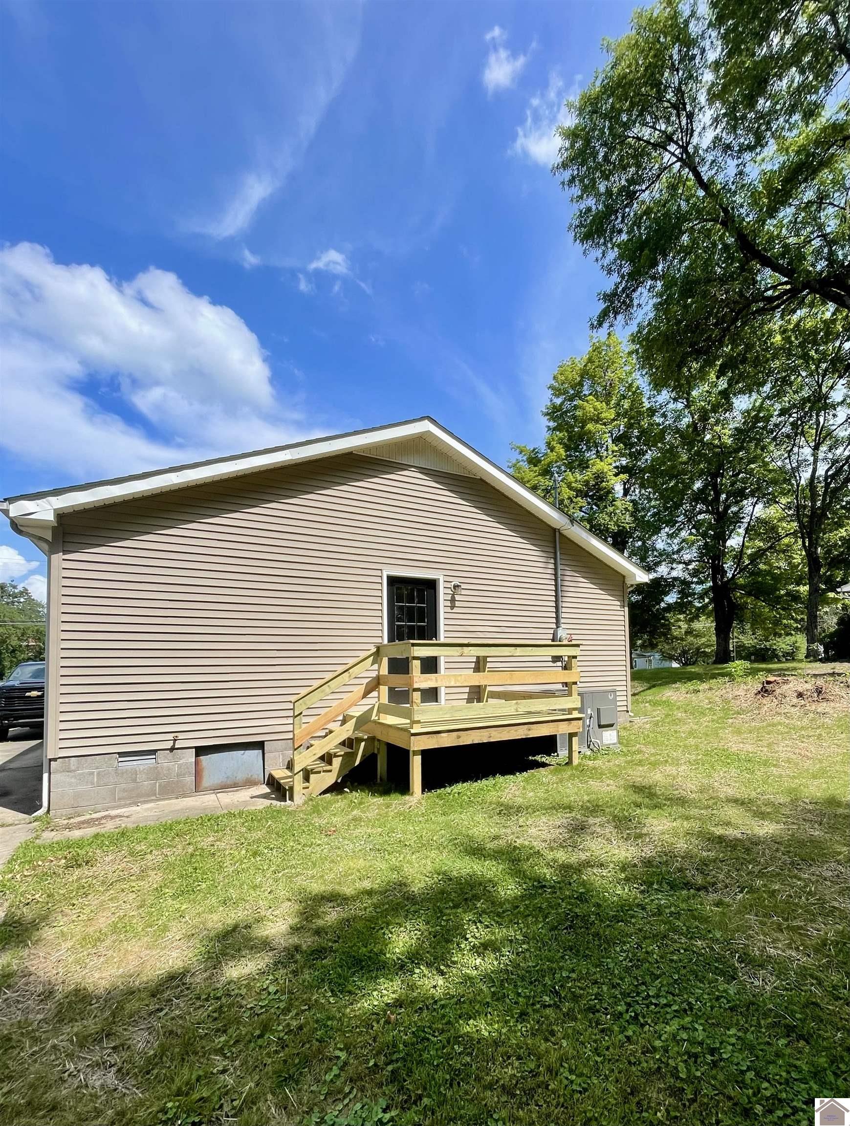 218 S 11th