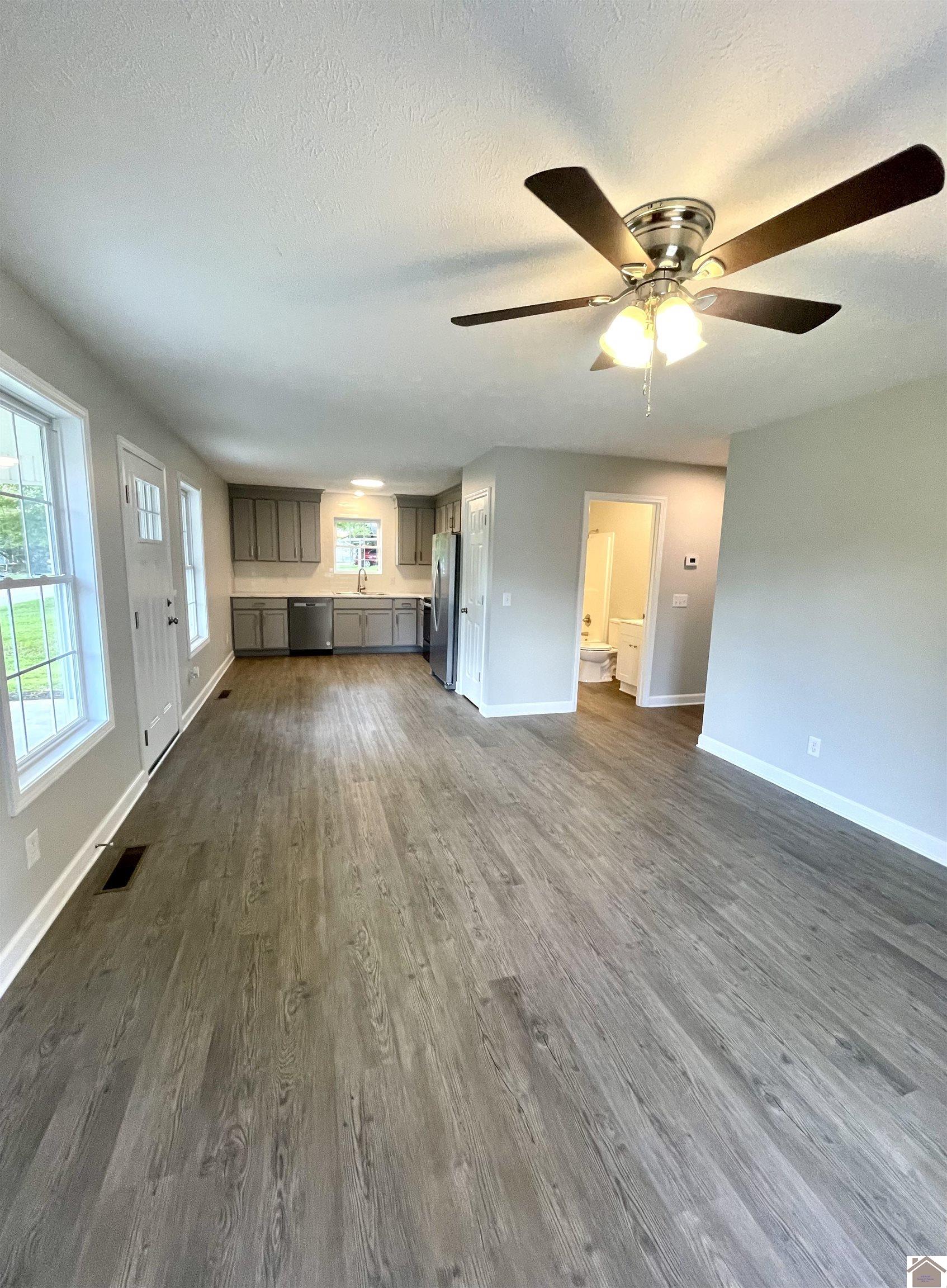 218 S 11th