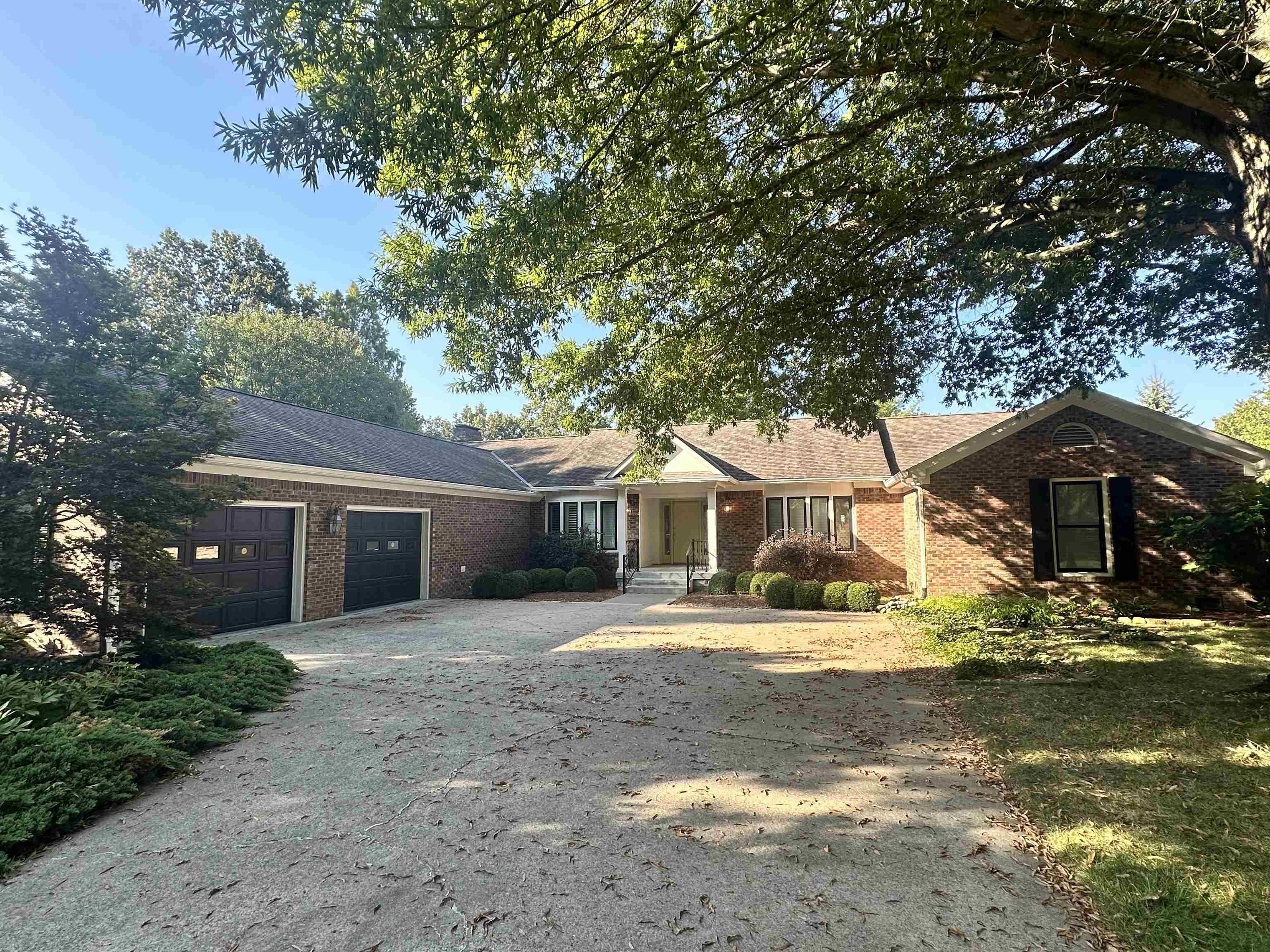 555 Huntleigh Lane