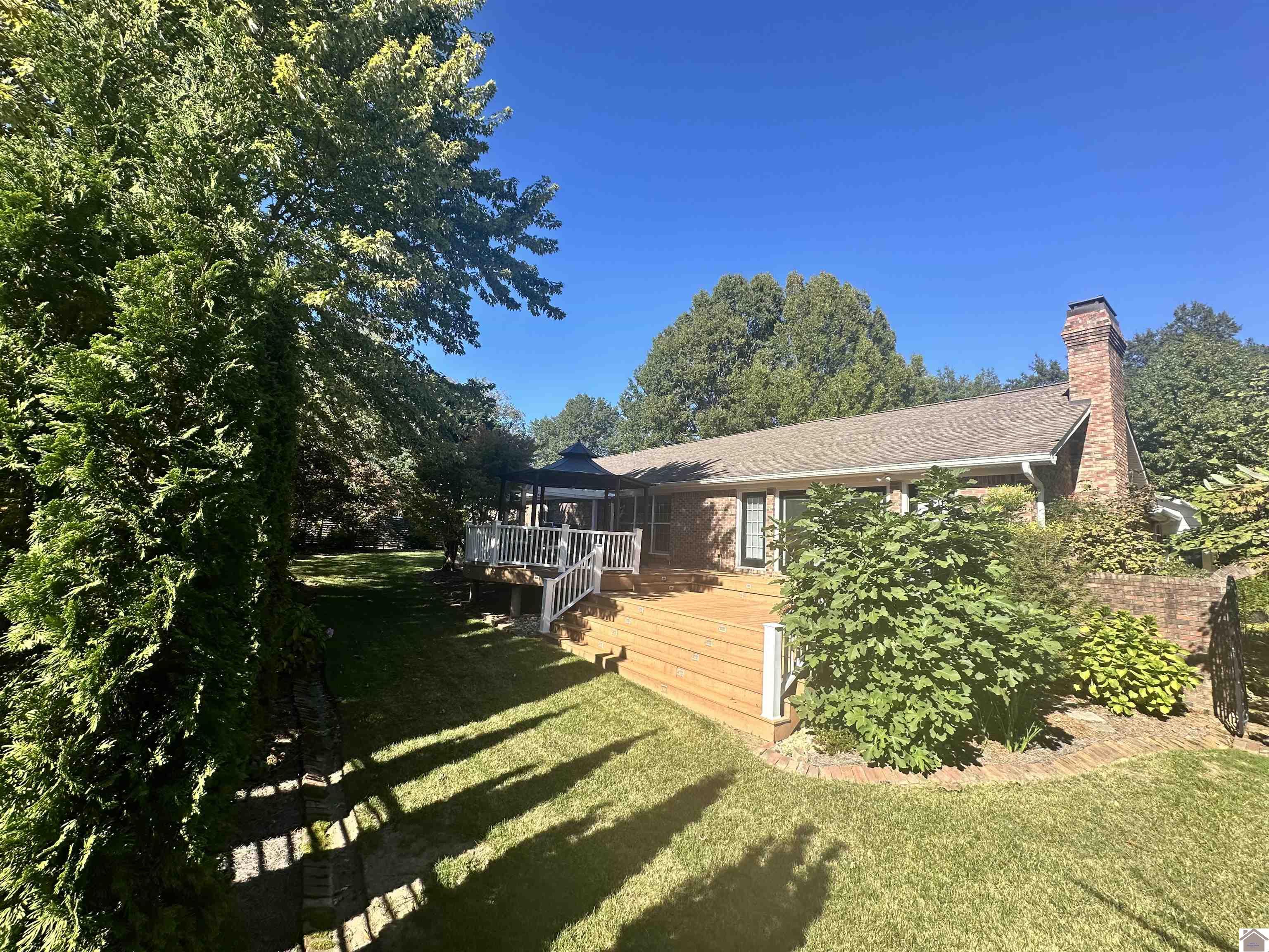 555 Huntleigh Lane
