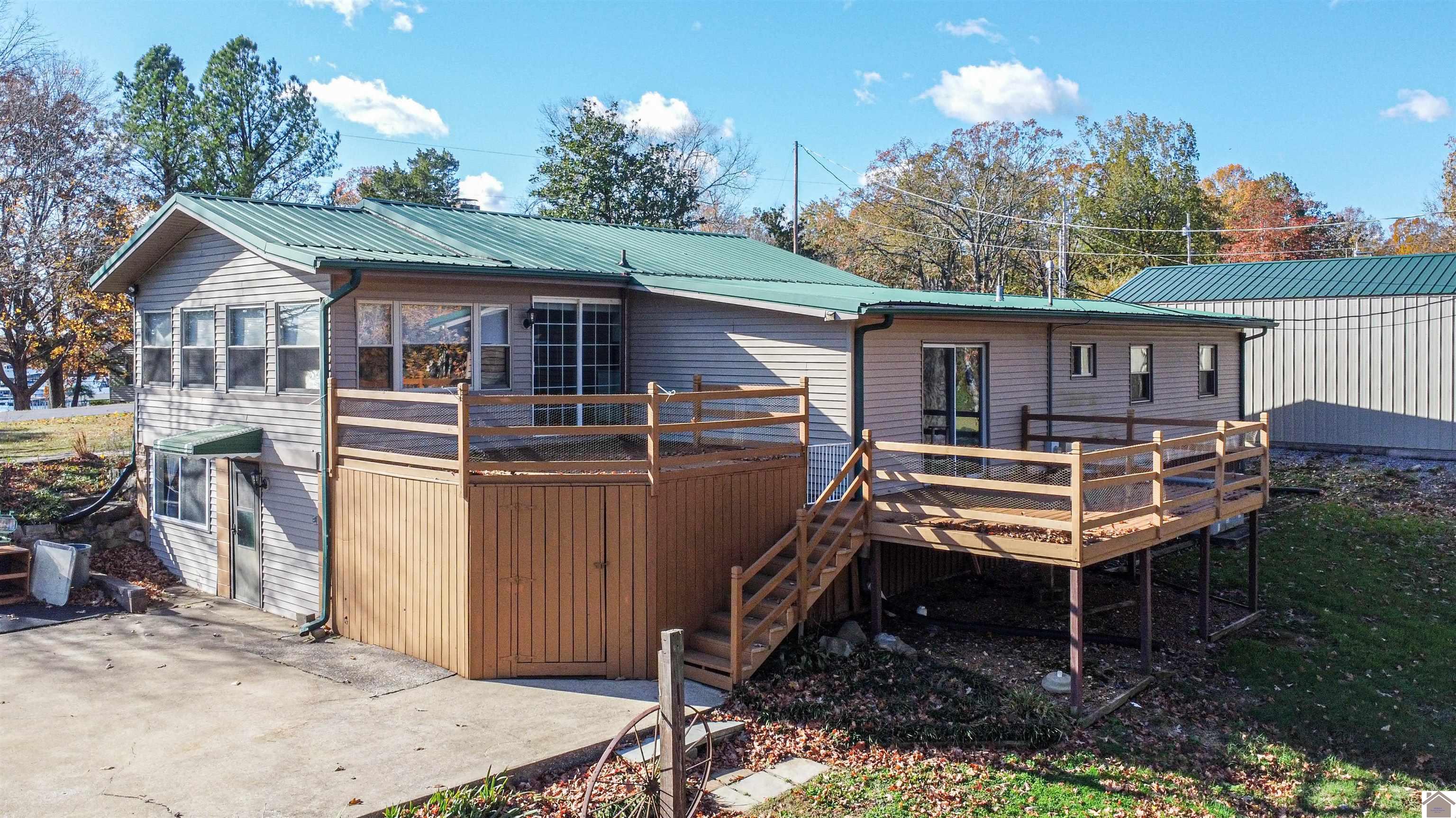 231 Captain Ln