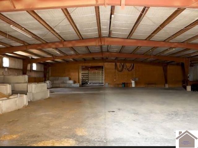 31 E Vaughn Rd