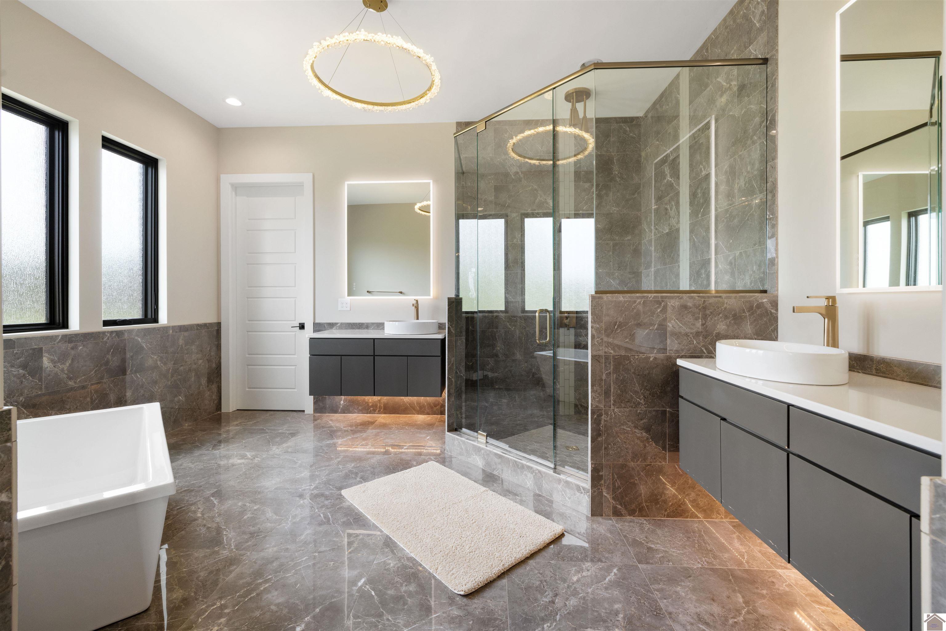 390 Forest Ridge