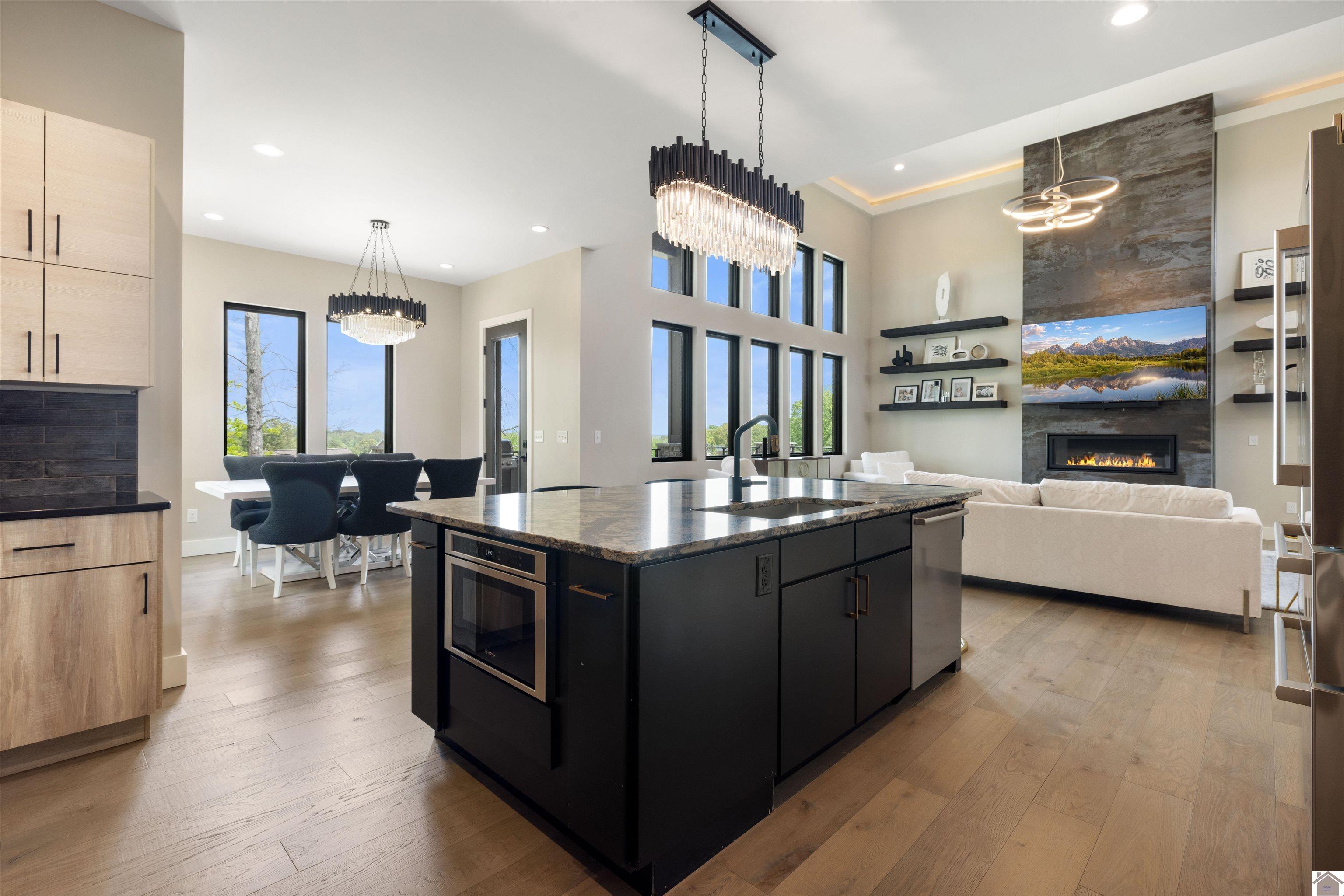 390 Forest Ridge