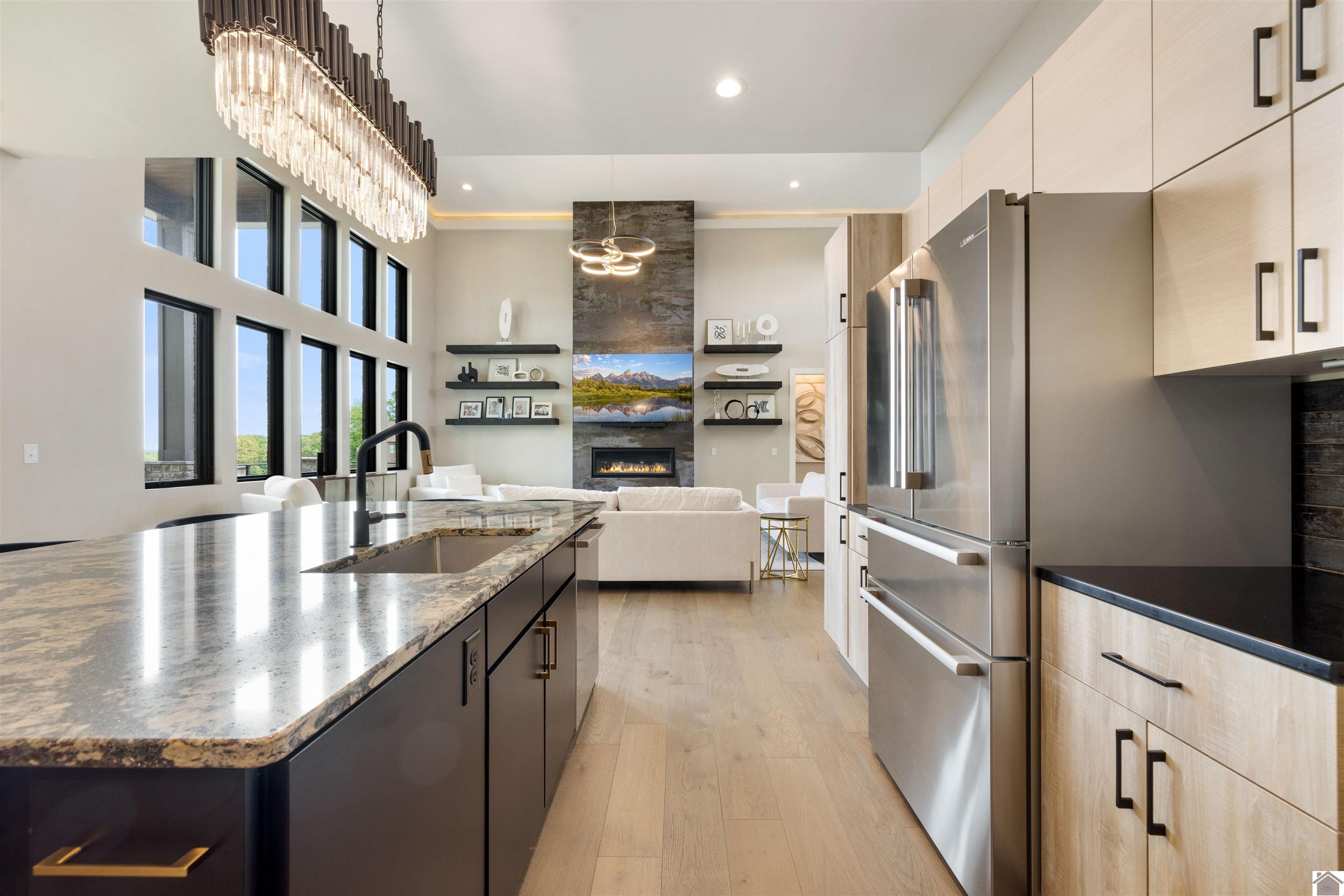 390 Forest Ridge