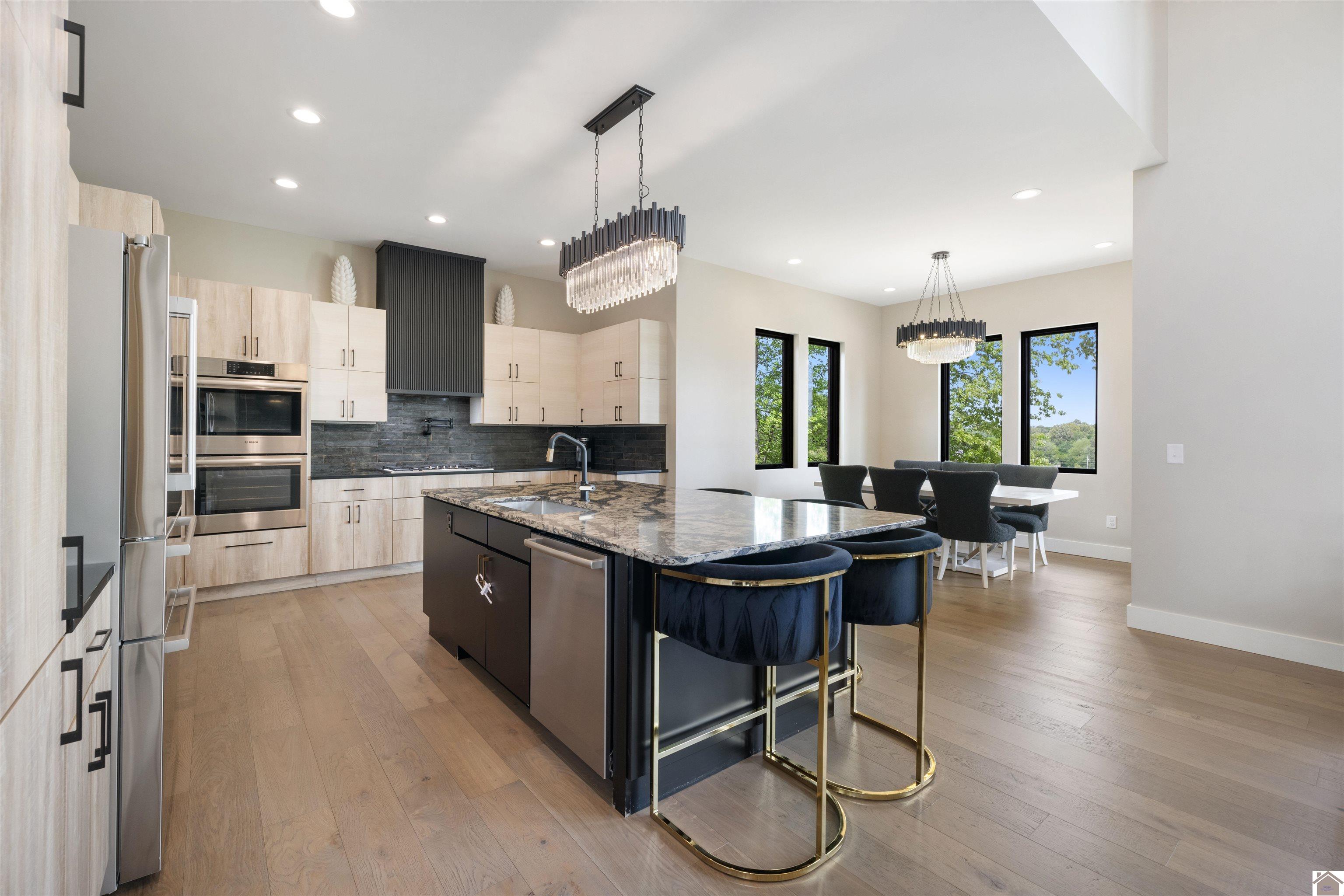 390 Forest Ridge