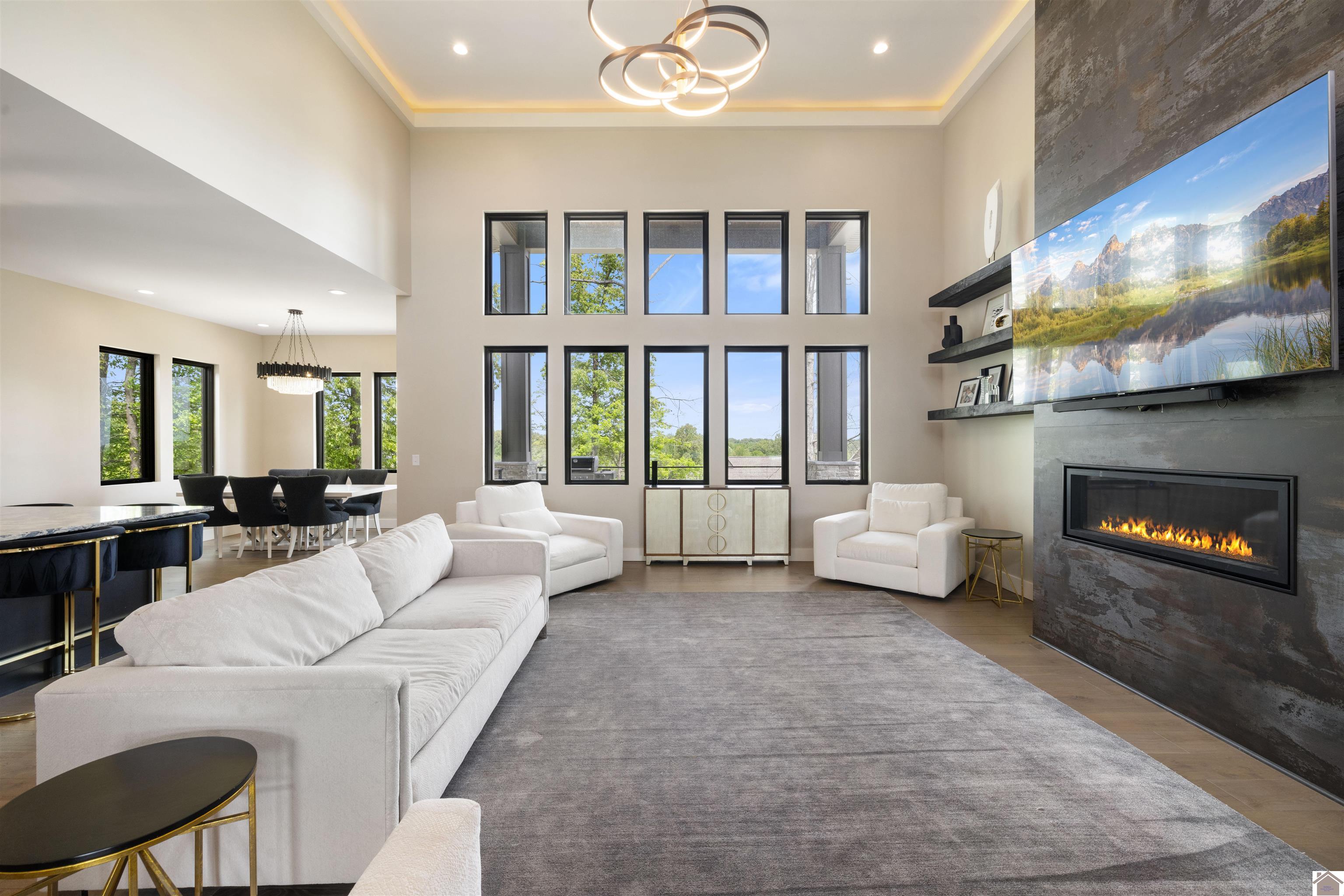 390 Forest Ridge