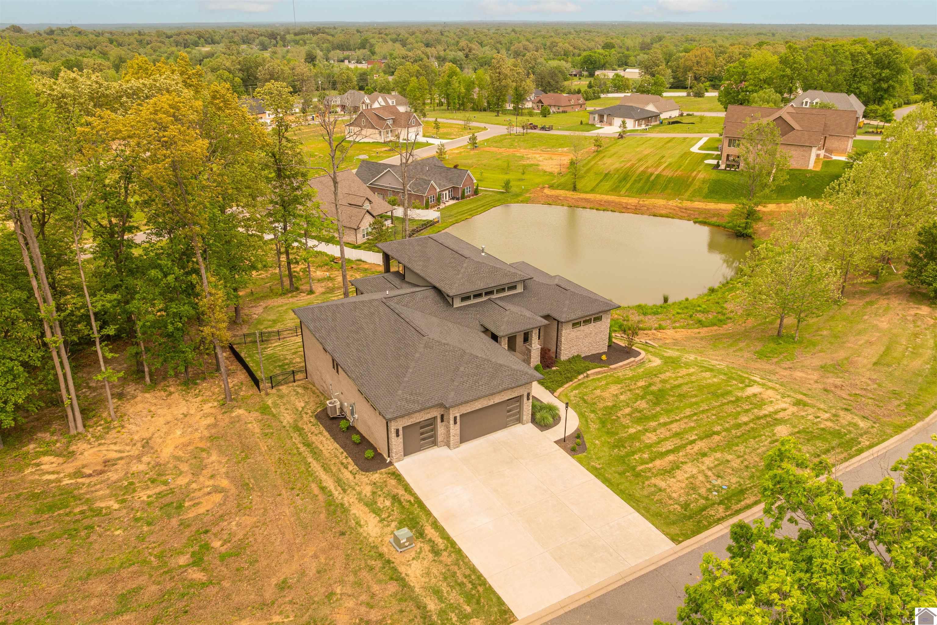 390 Forest Ridge