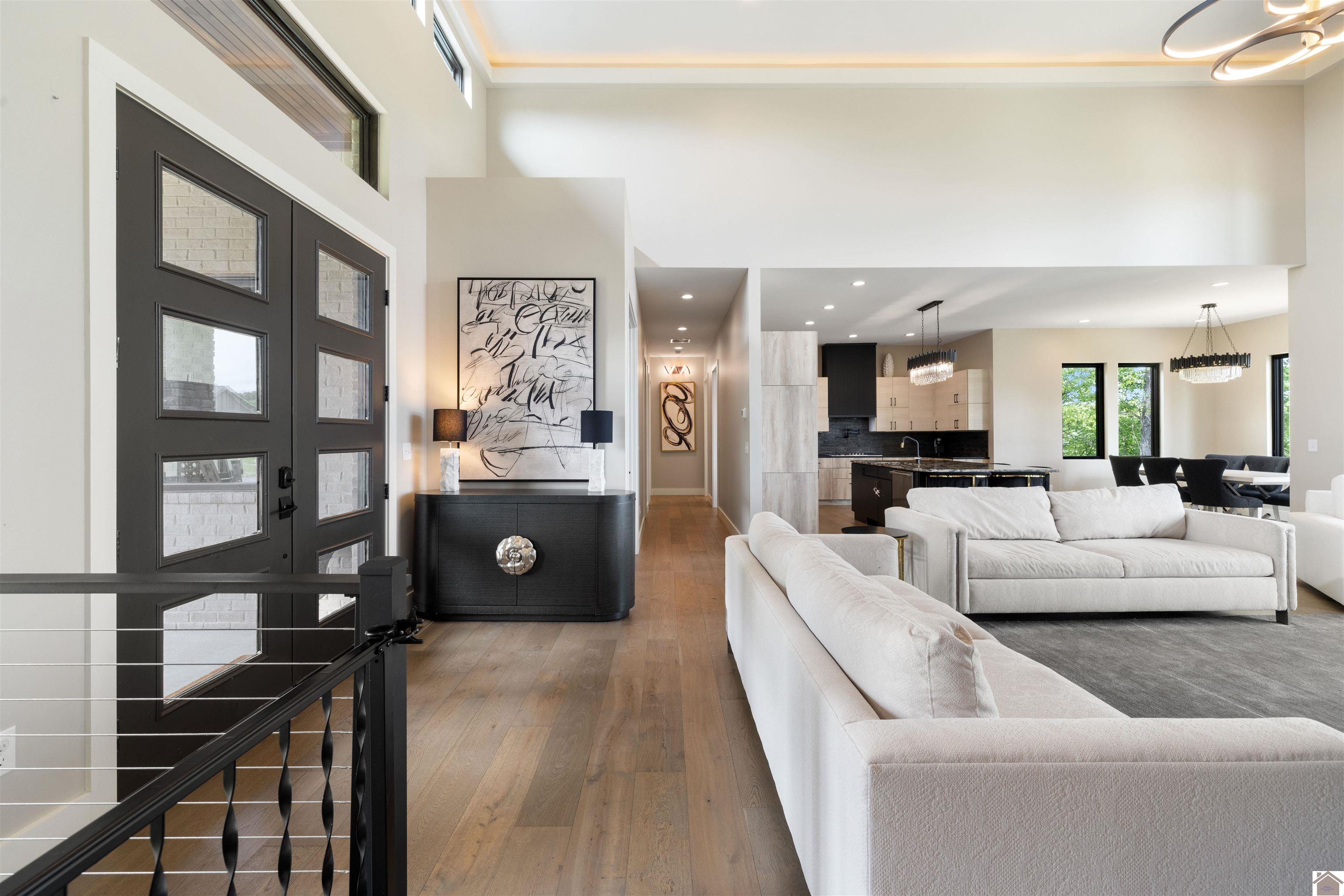 390 Forest Ridge
