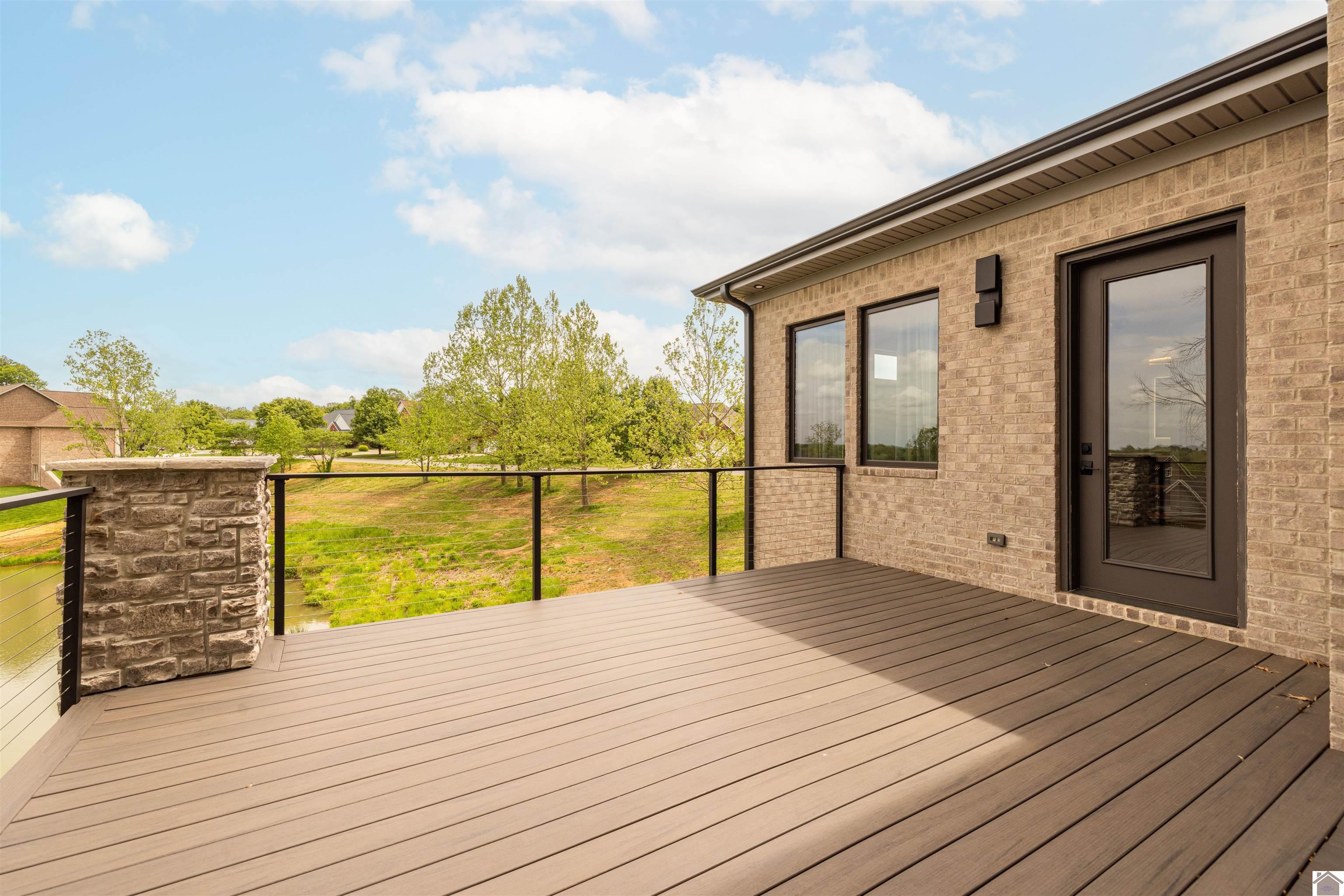 390 Forest Ridge