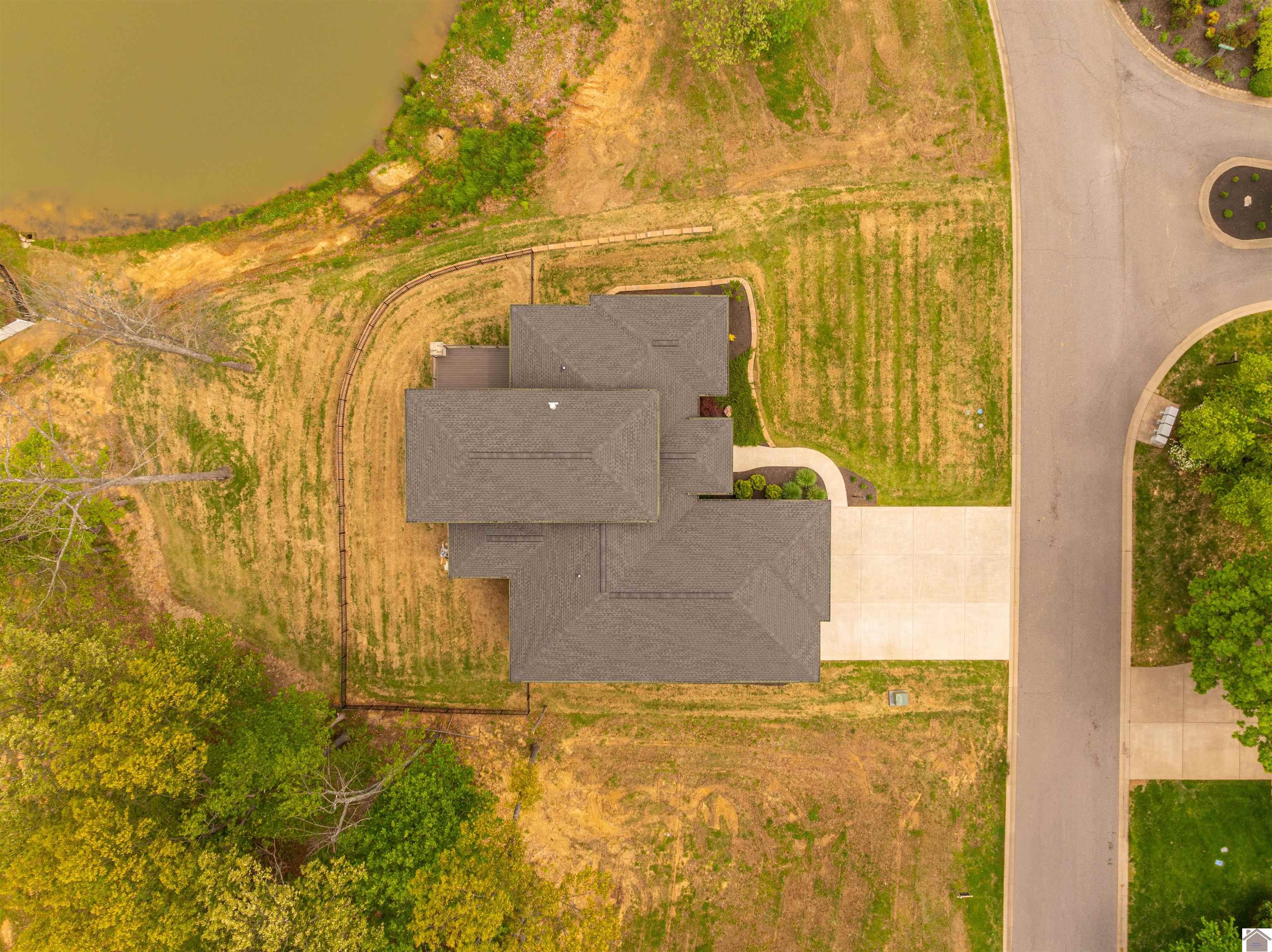 390 Forest Ridge