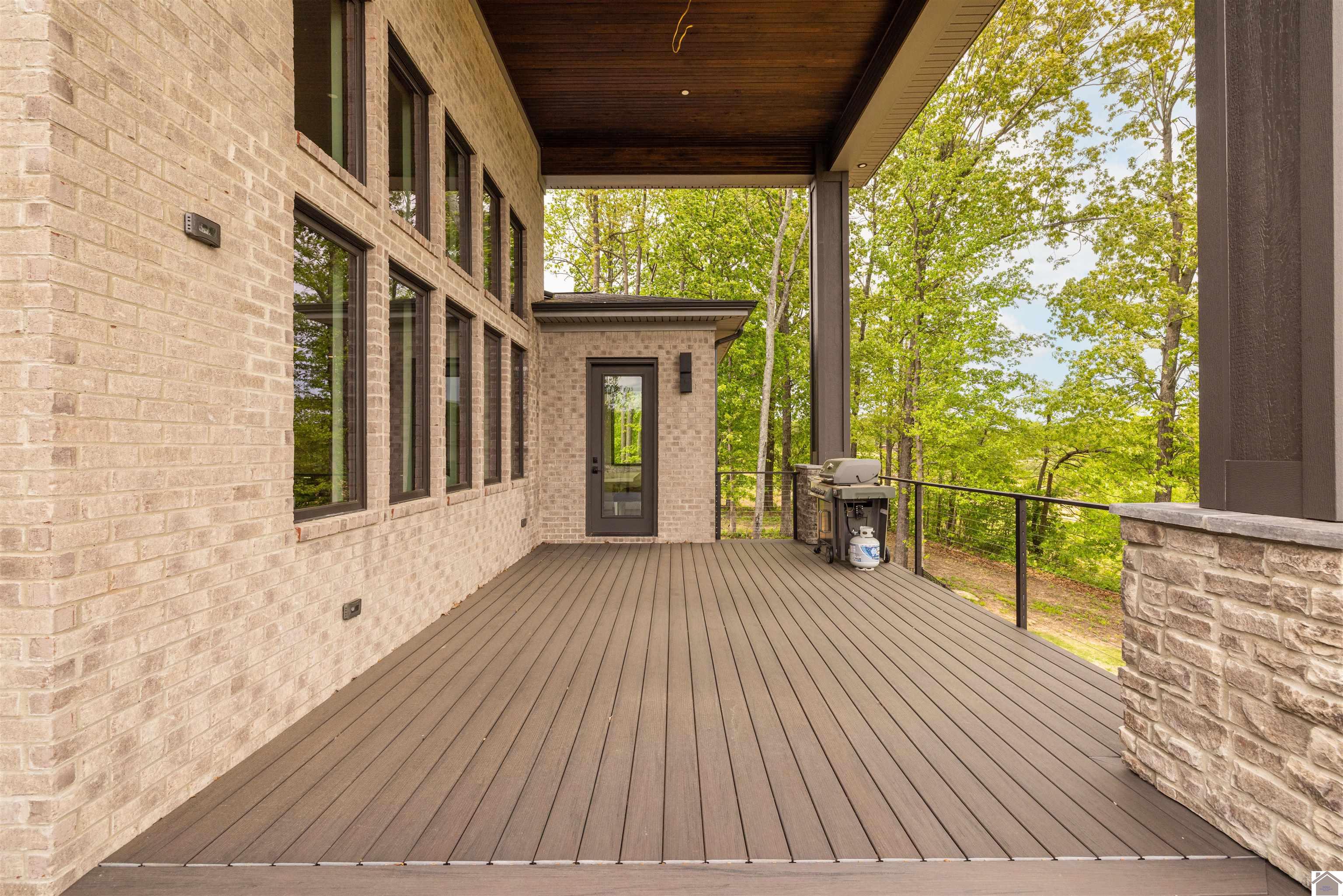 390 Forest Ridge