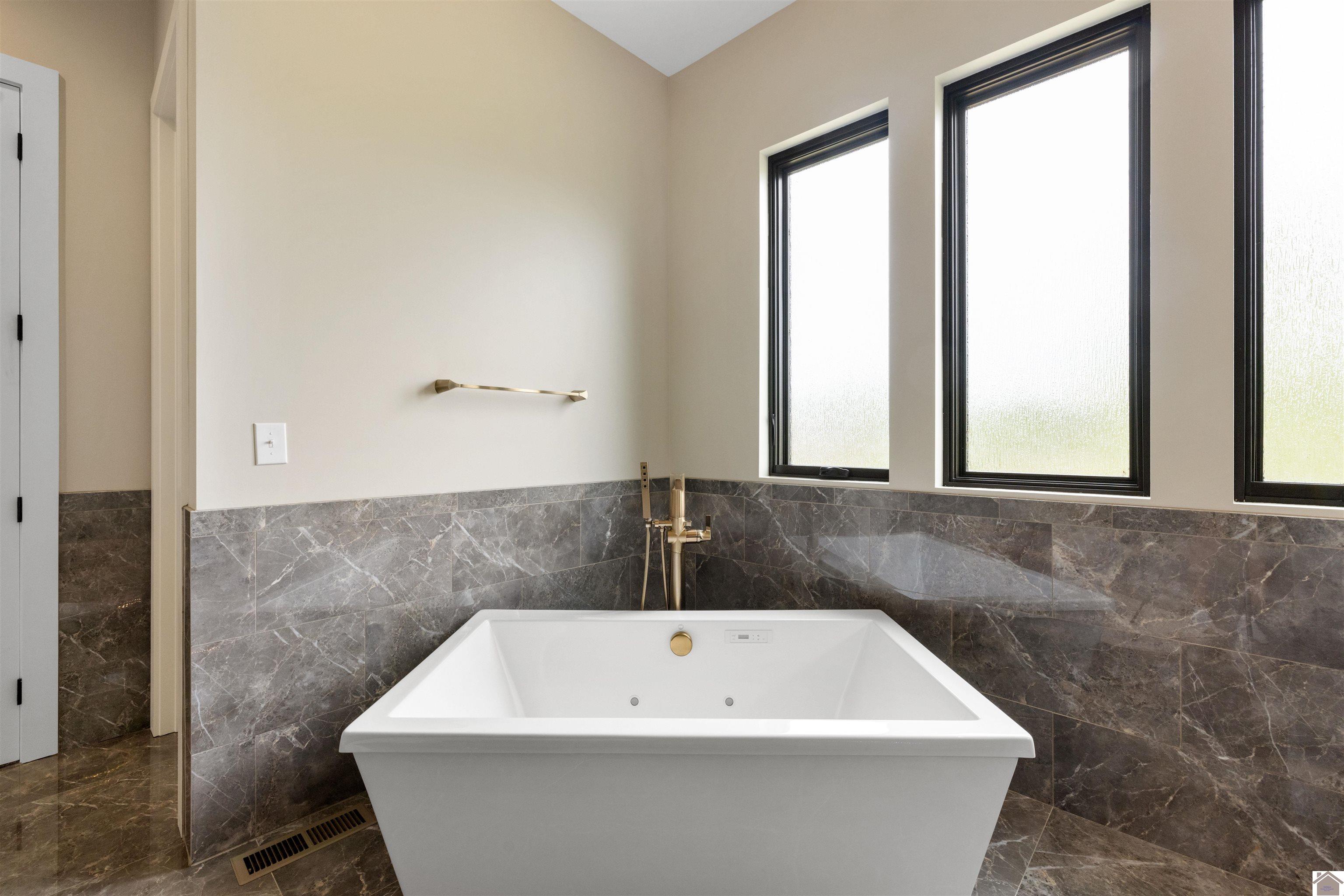 390 Forest Ridge