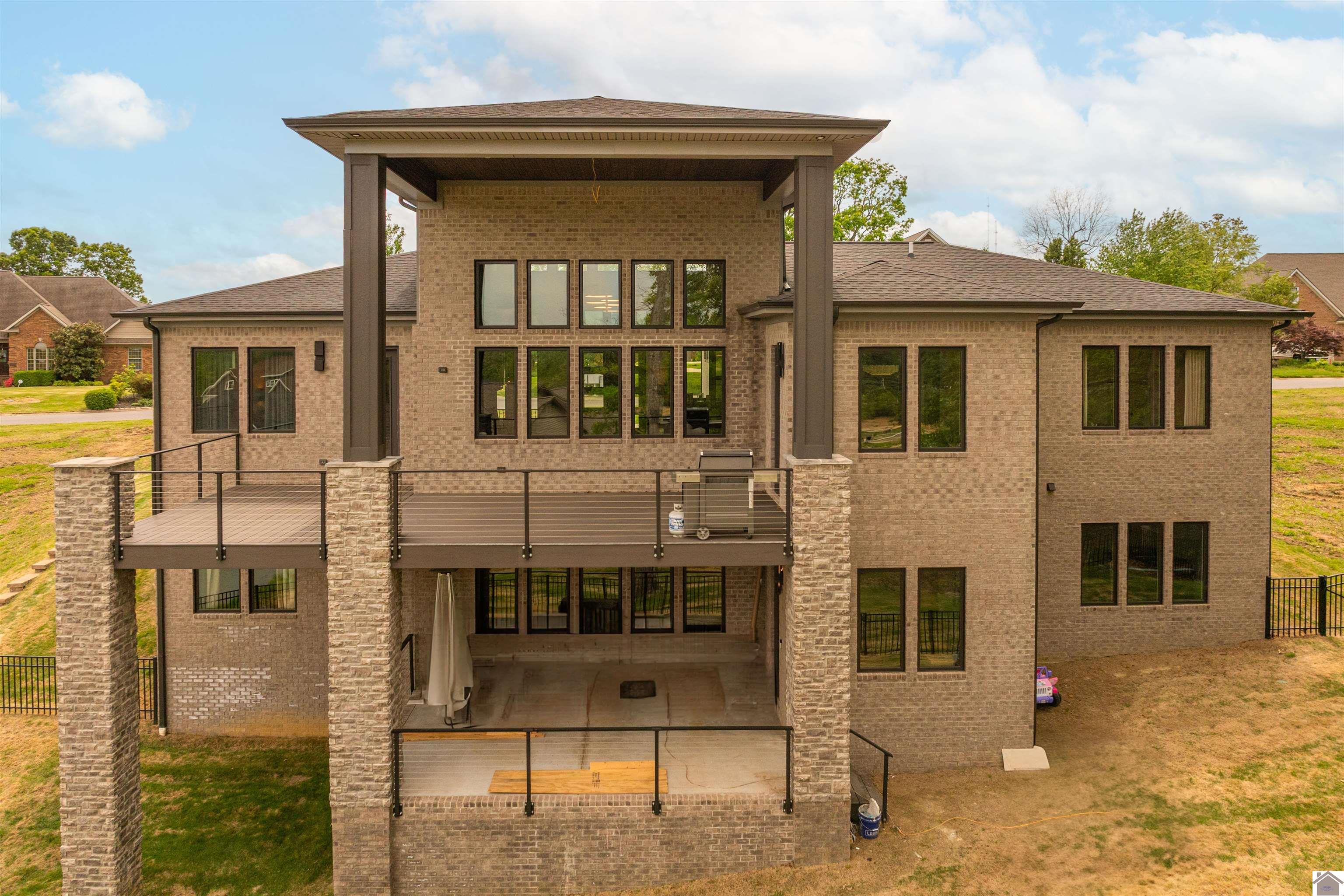 390 Forest Ridge