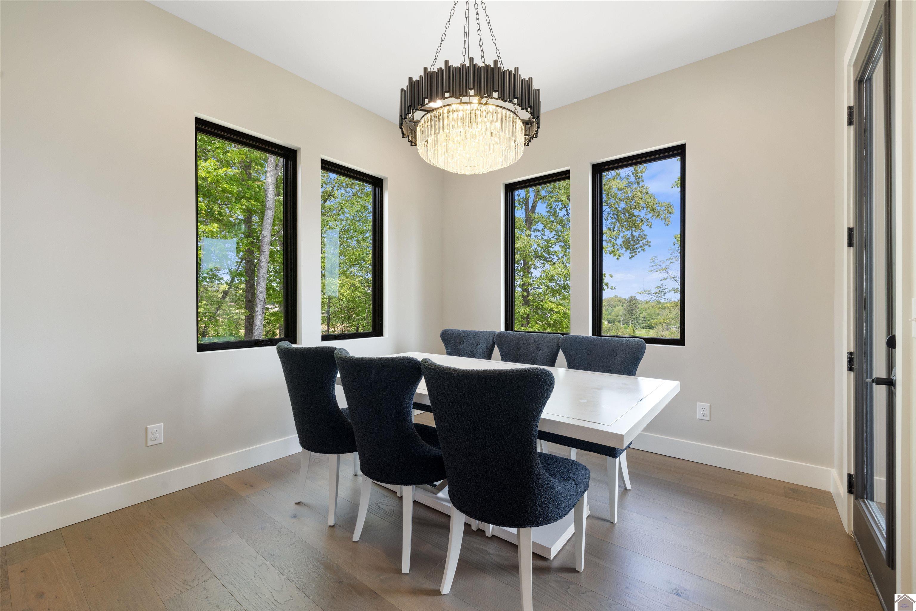 390 Forest Ridge