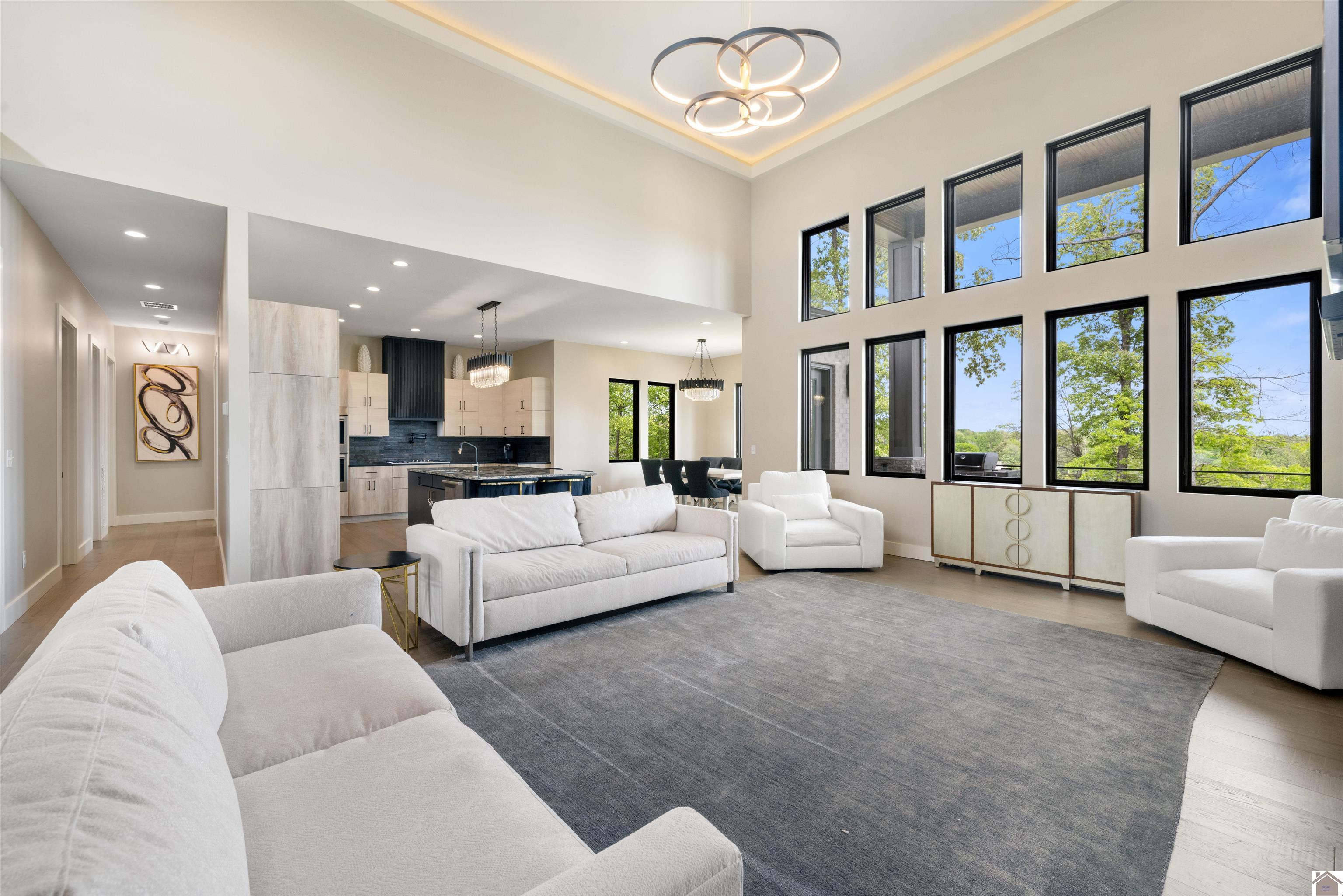 390 Forest Ridge