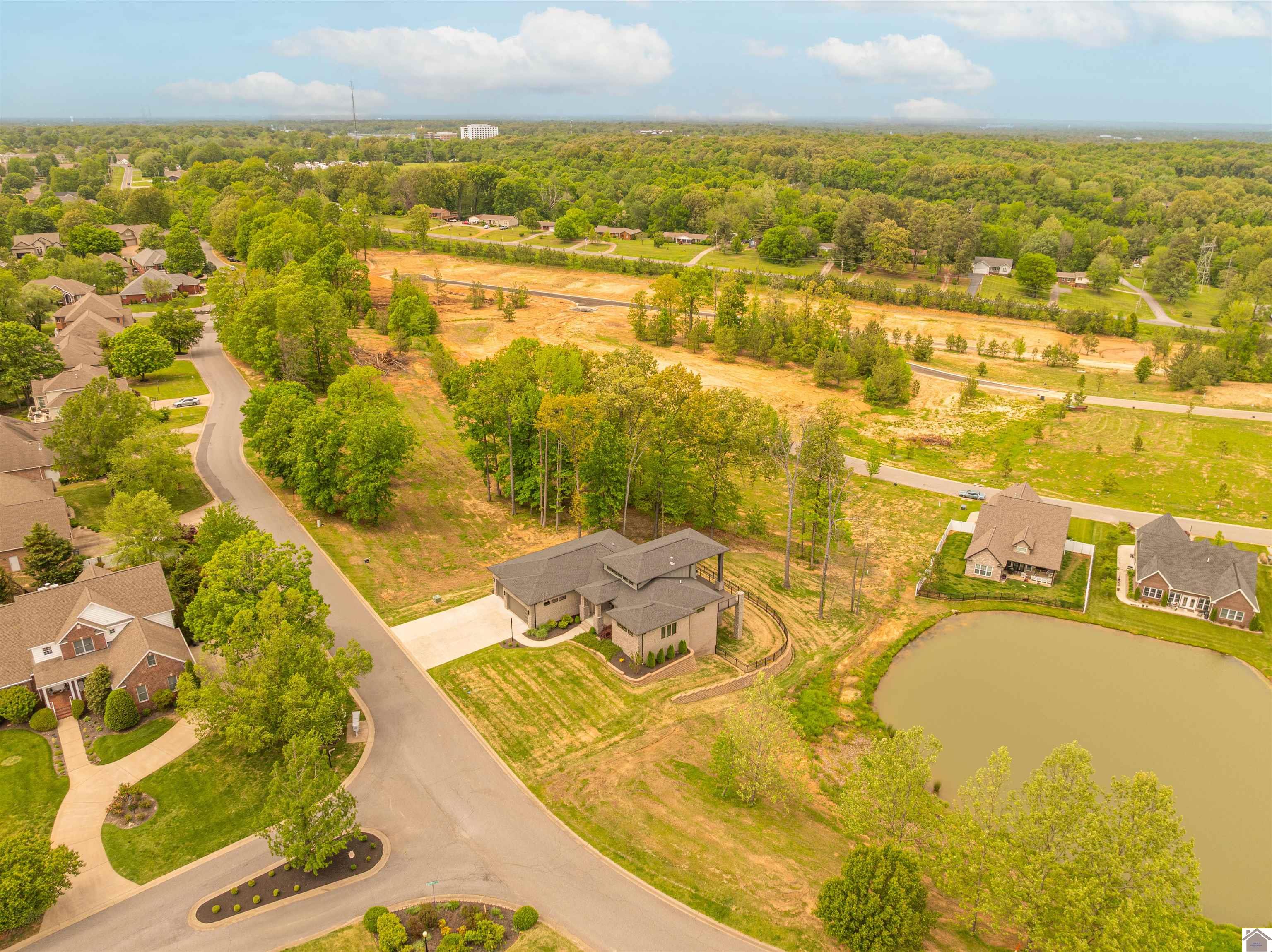 390 Forest Ridge