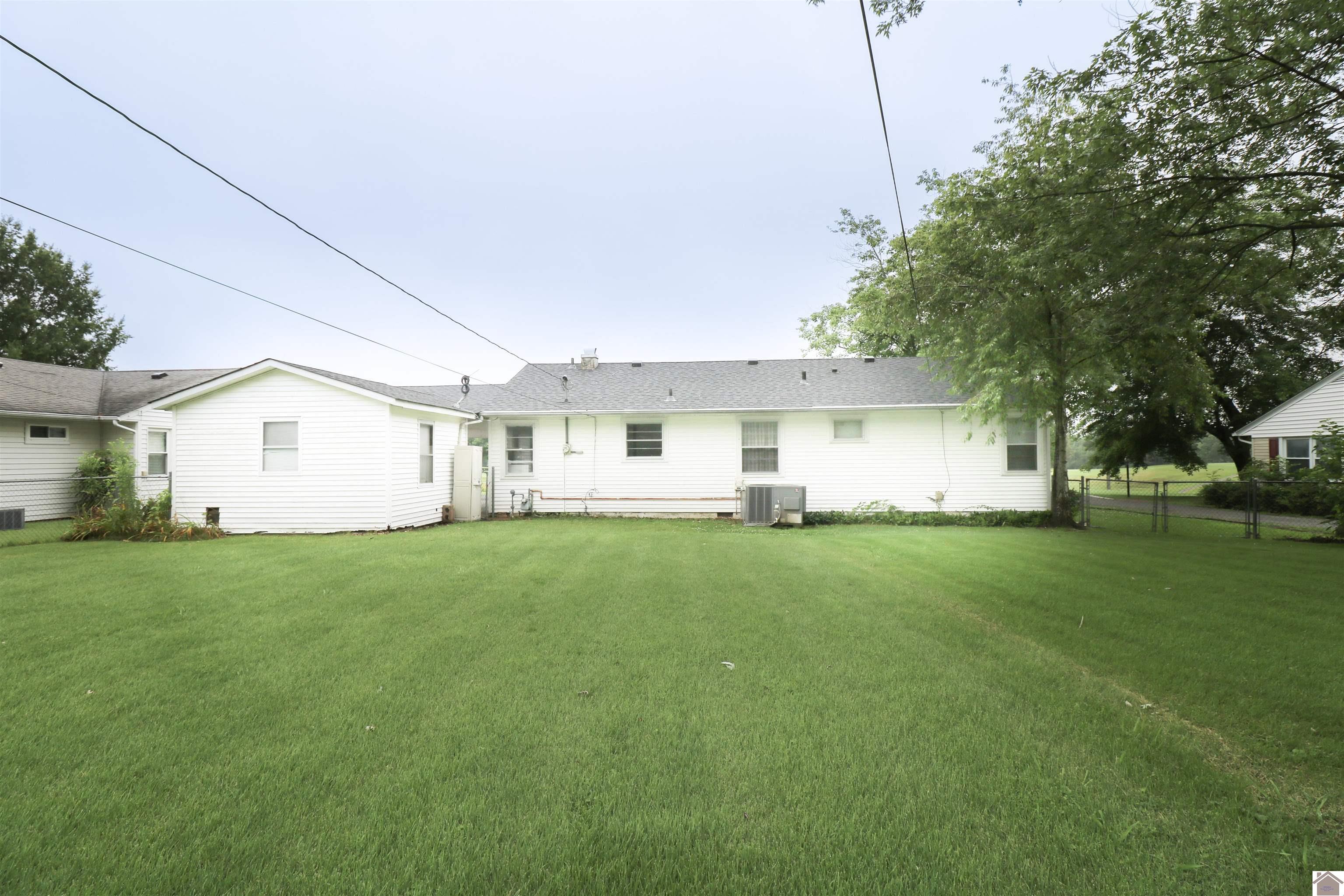 572 Lakeview Dr