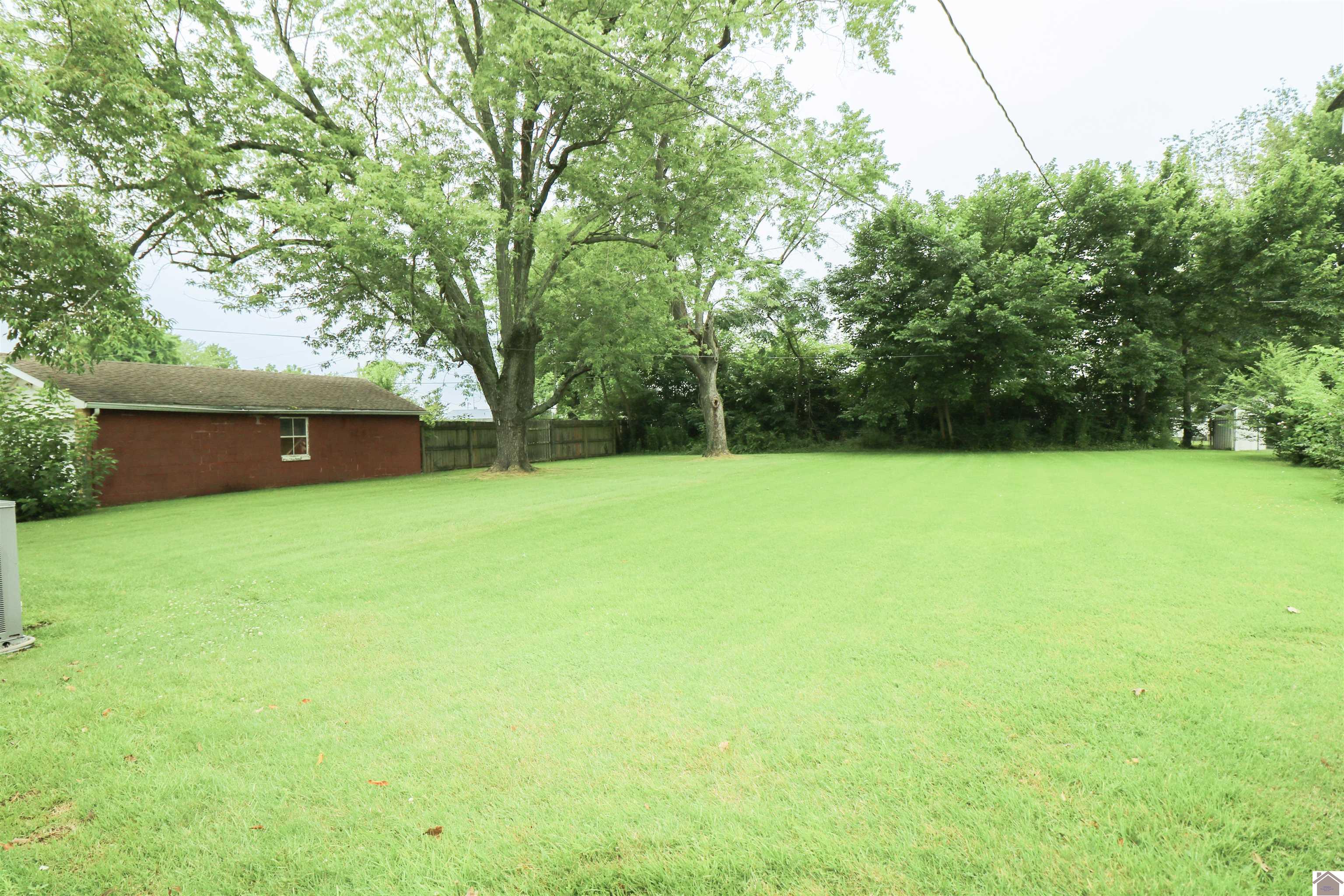 572 Lakeview Dr