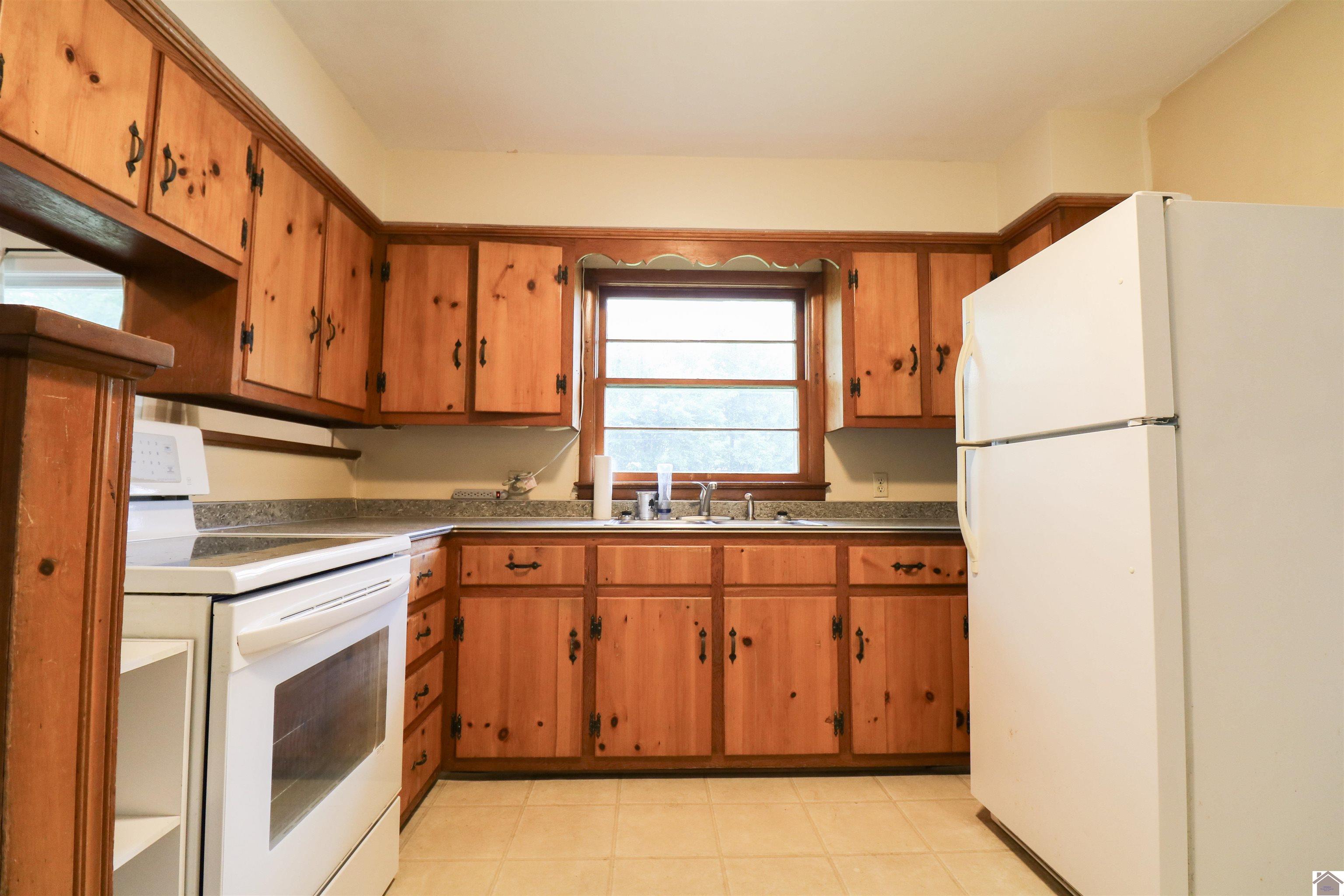572 Lakeview Dr