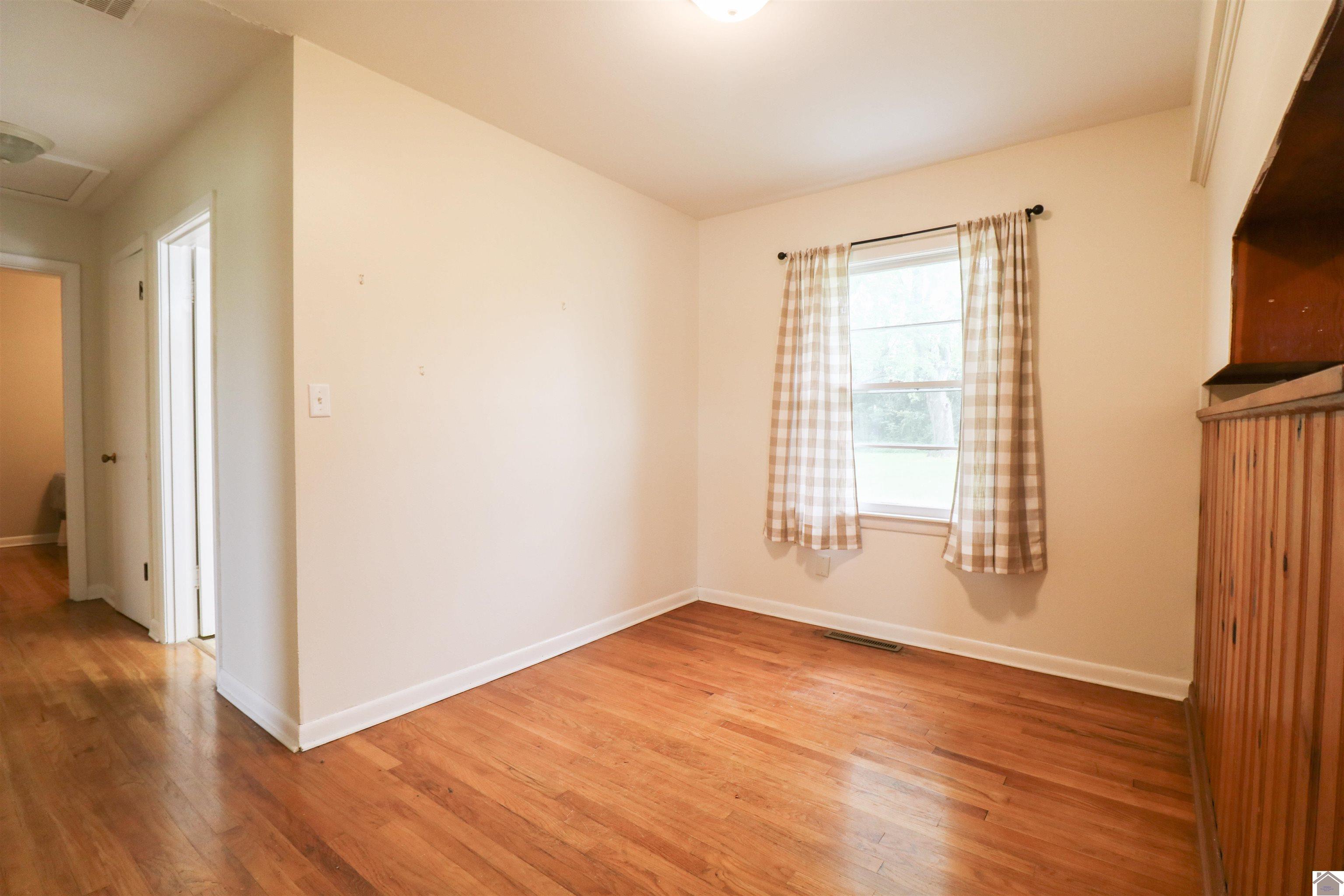 572 Lakeview Dr