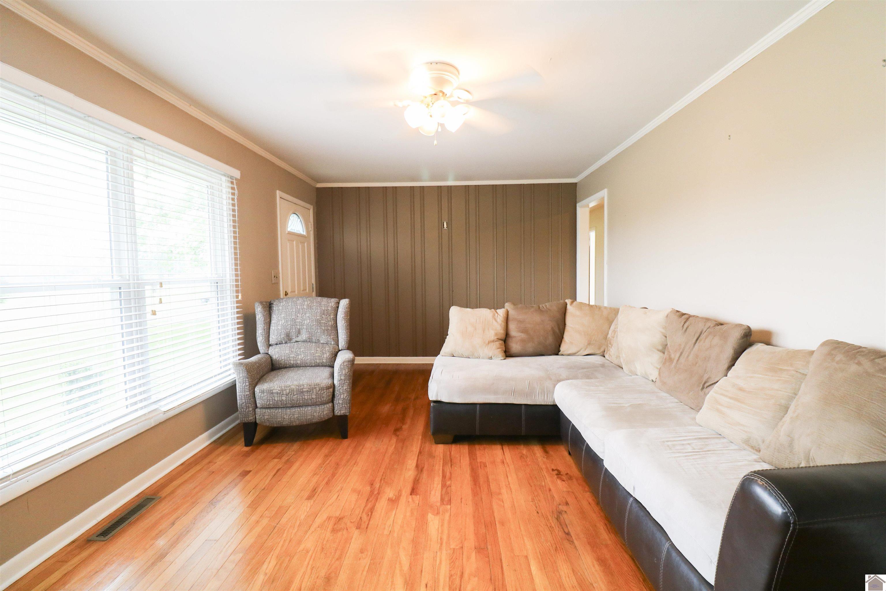 572 Lakeview Dr