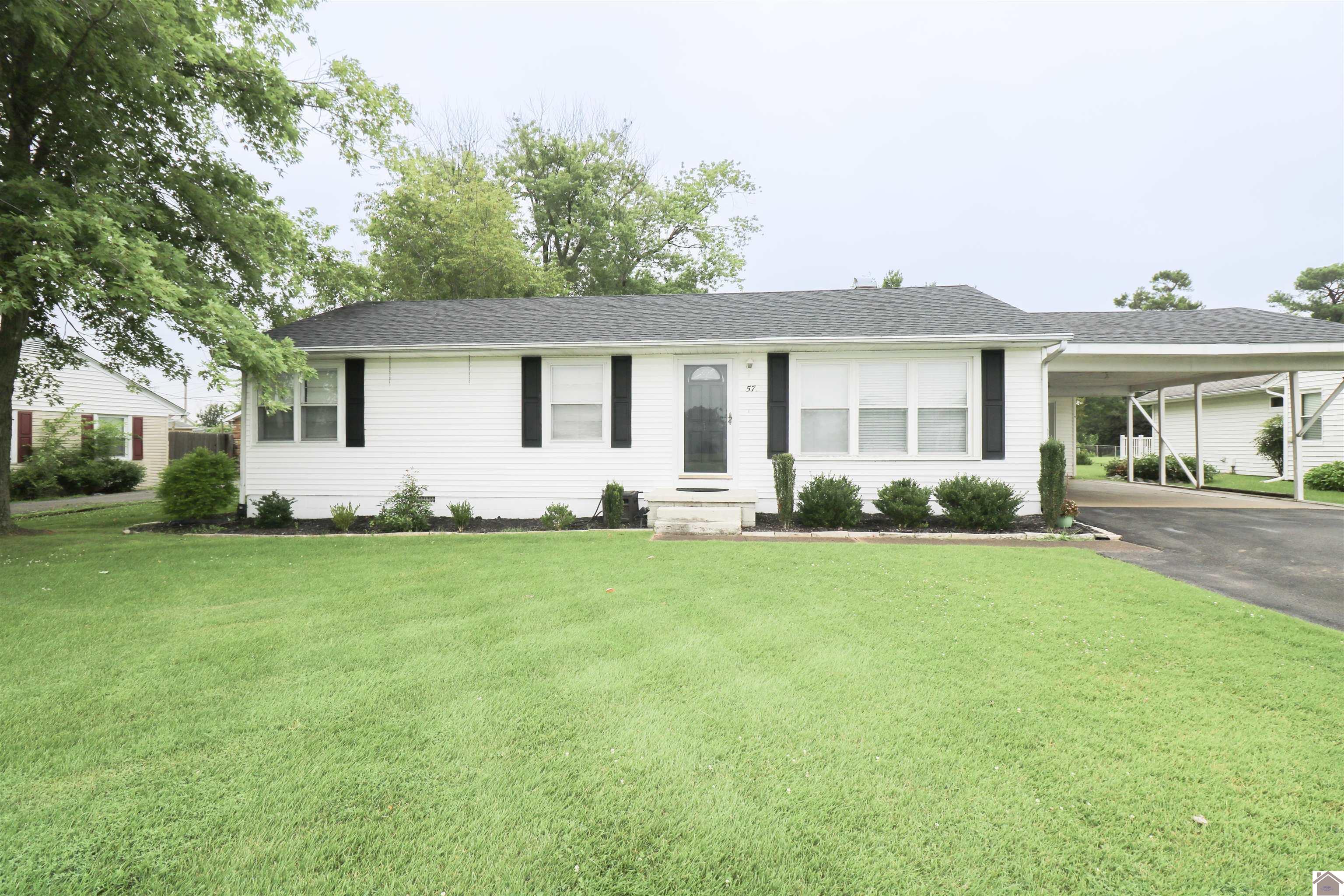 572 Lakeview Dr