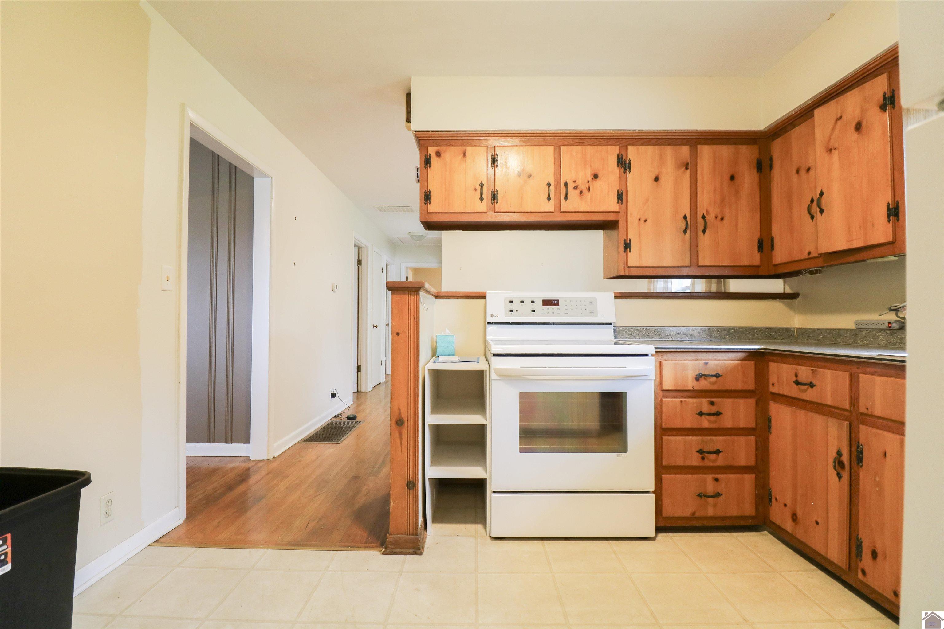 572 Lakeview Dr