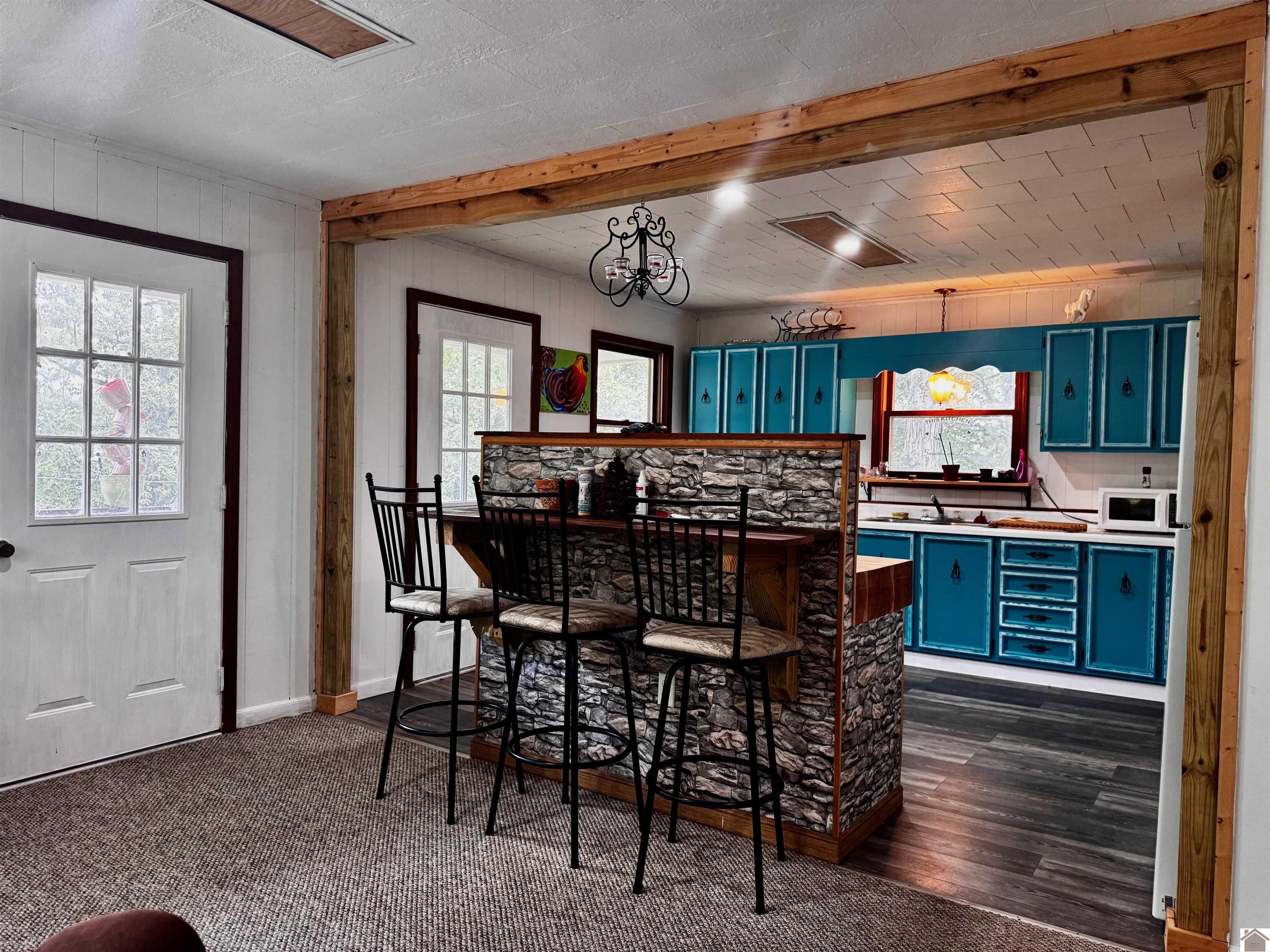 1037 Stringtown Rd Unit: 1033 Stringtown Rd