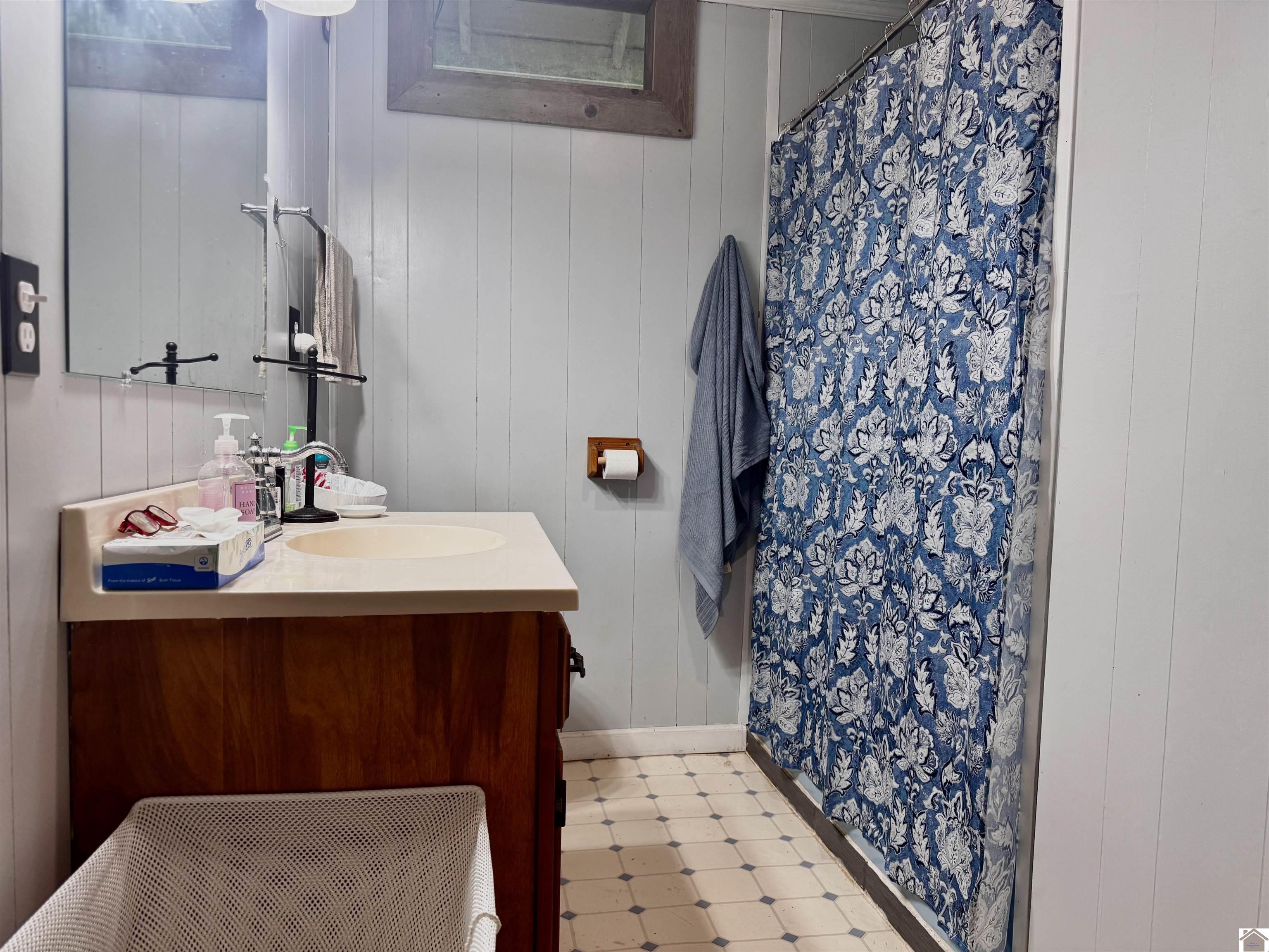 1037 Stringtown Rd Unit: 1033 Stringtown Rd