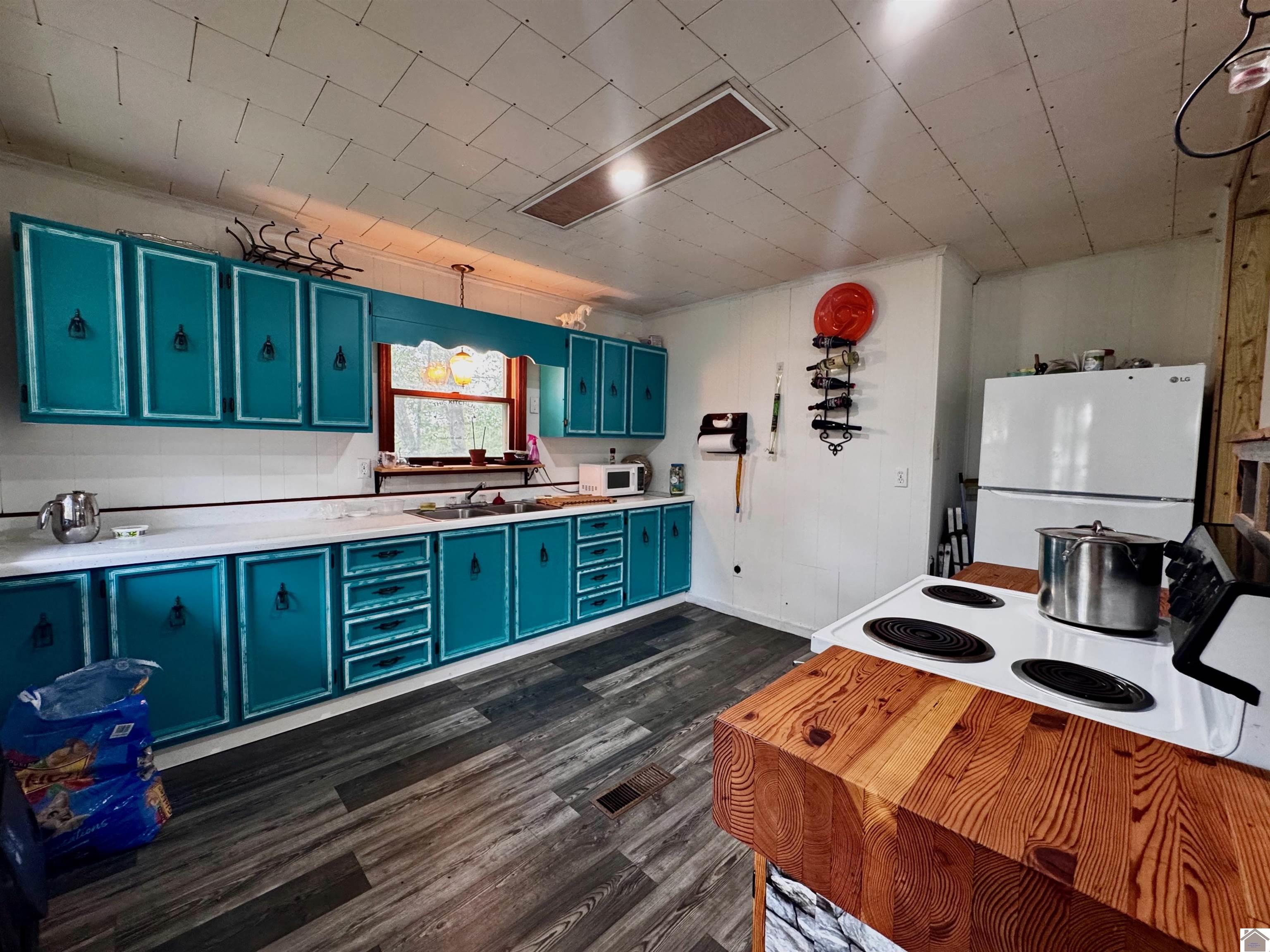 1037 Stringtown Rd Unit: 1033 Stringtown Rd