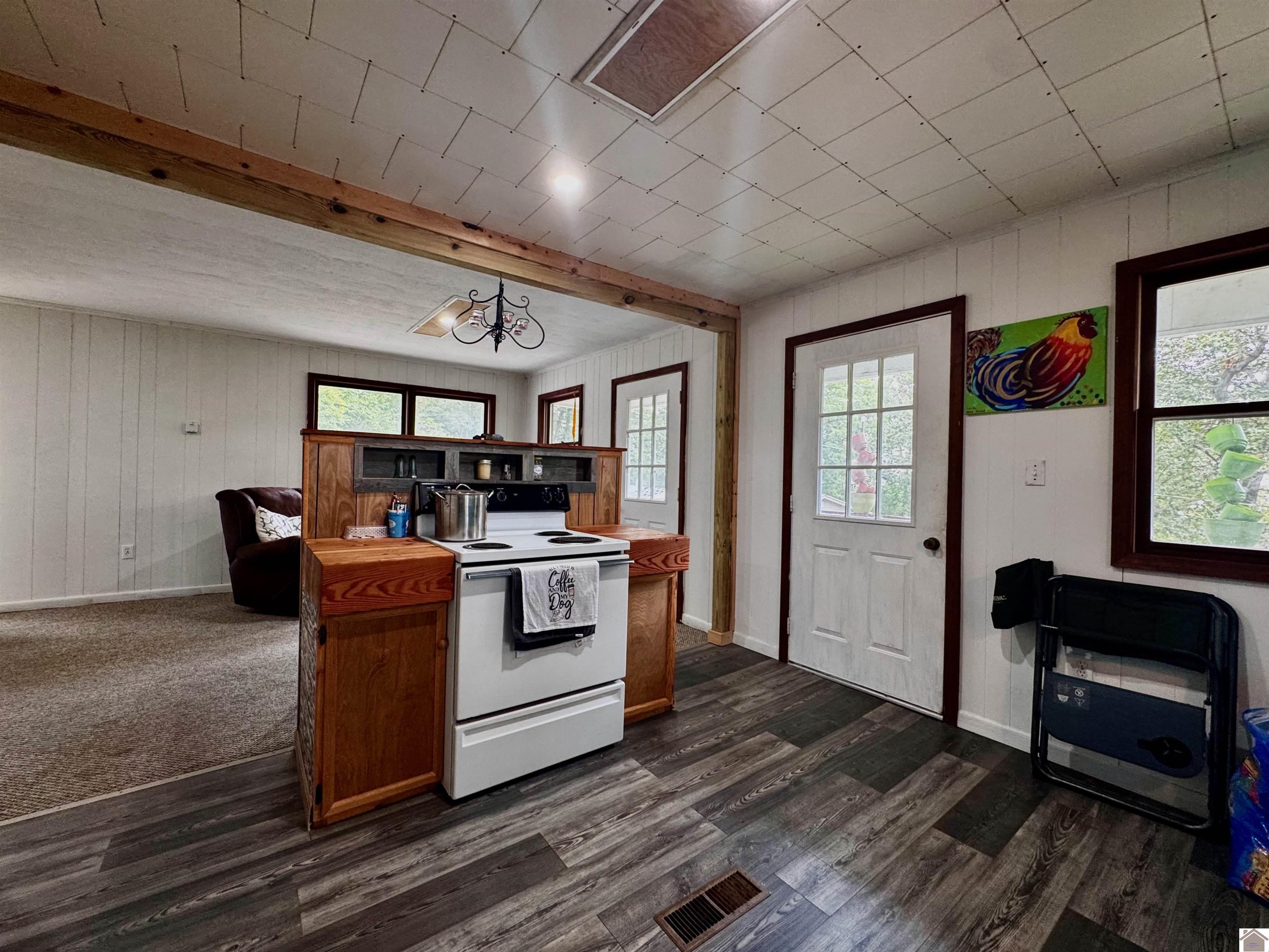 1037 Stringtown Rd Unit: 1033 Stringtown Rd