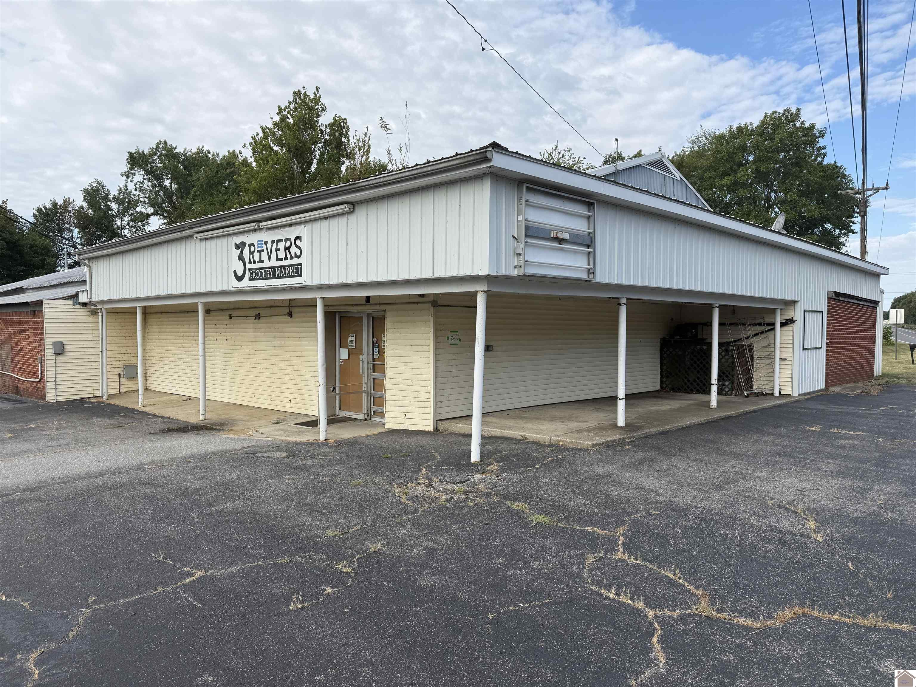 9400 Old Highway 60 West