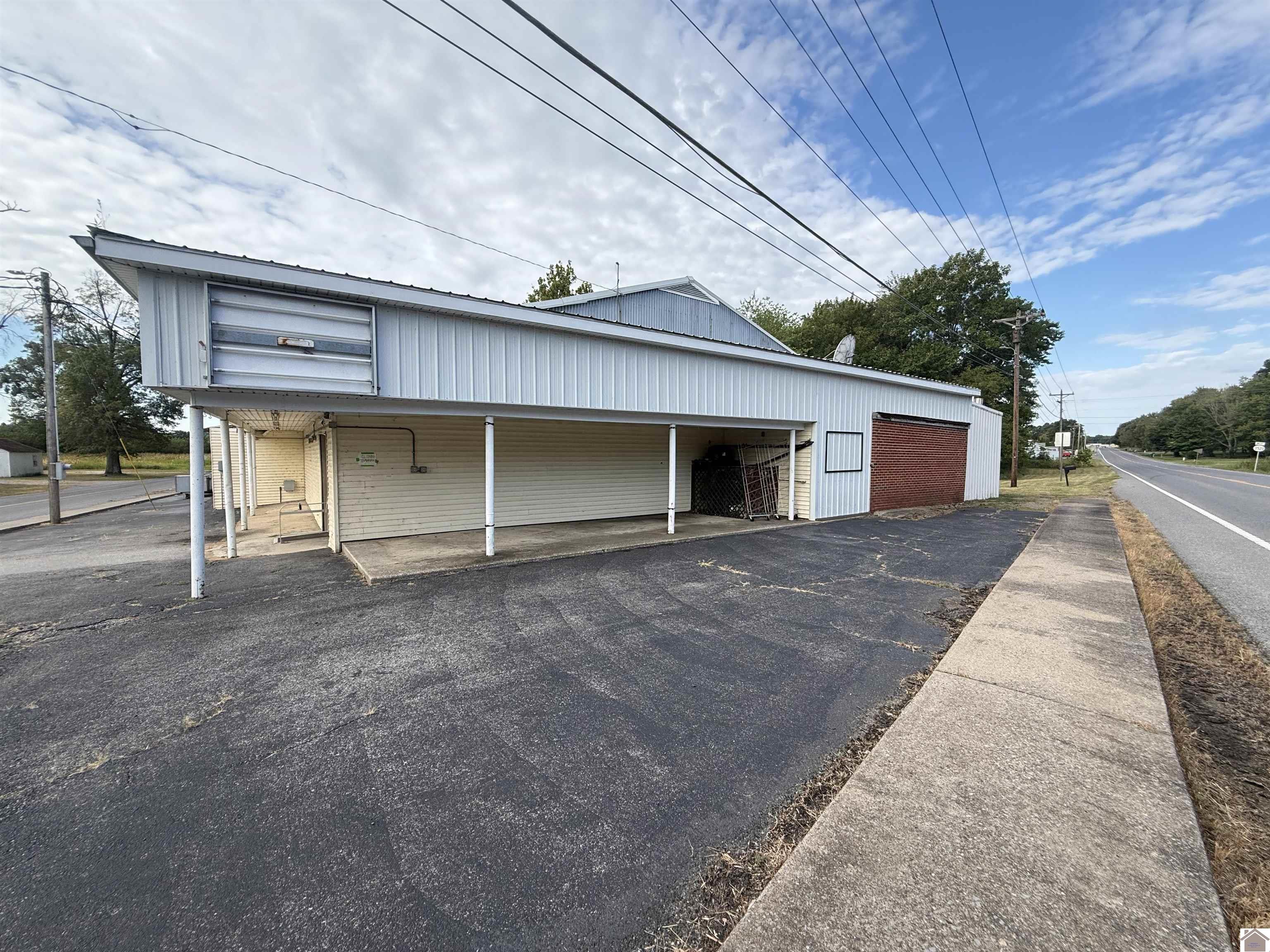 9400 Old Highway 60 West