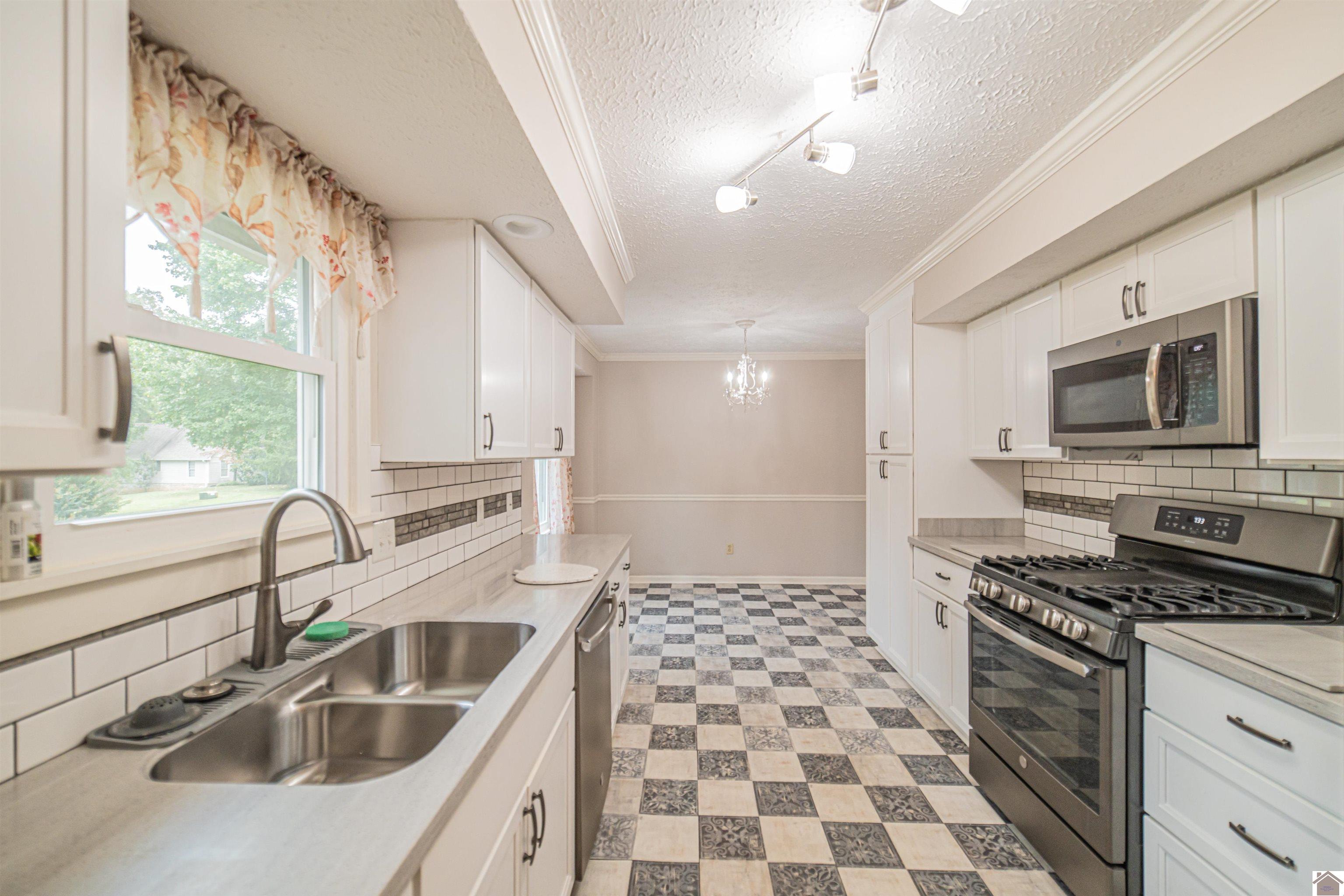 4435 Maywood